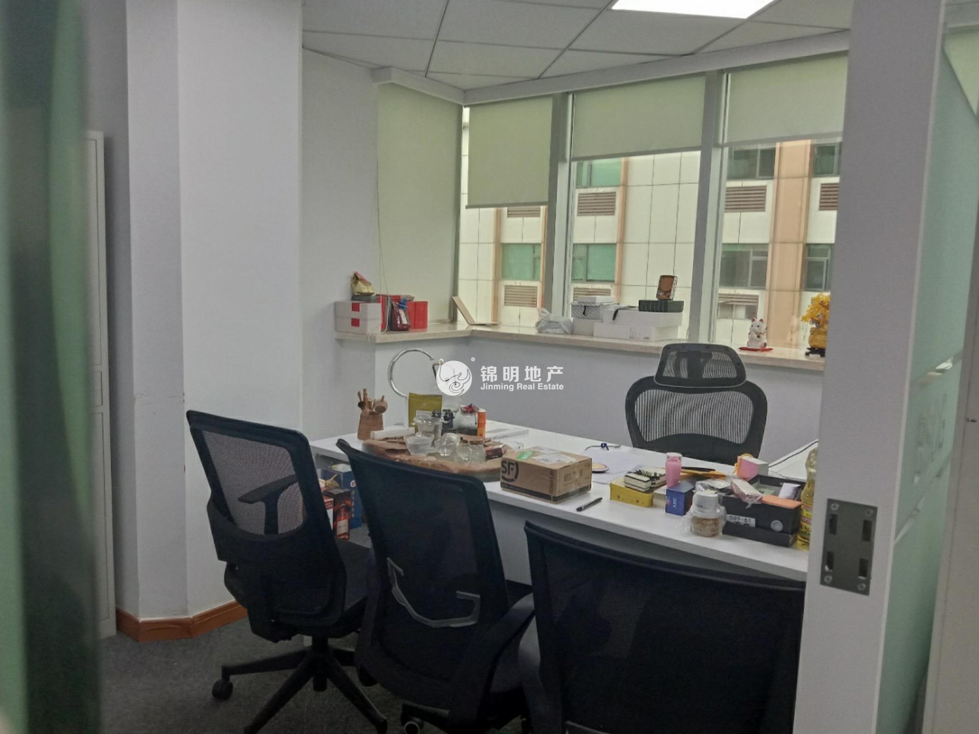 光新浦發(fā)廣場(chǎng)145平米寫字樓出租