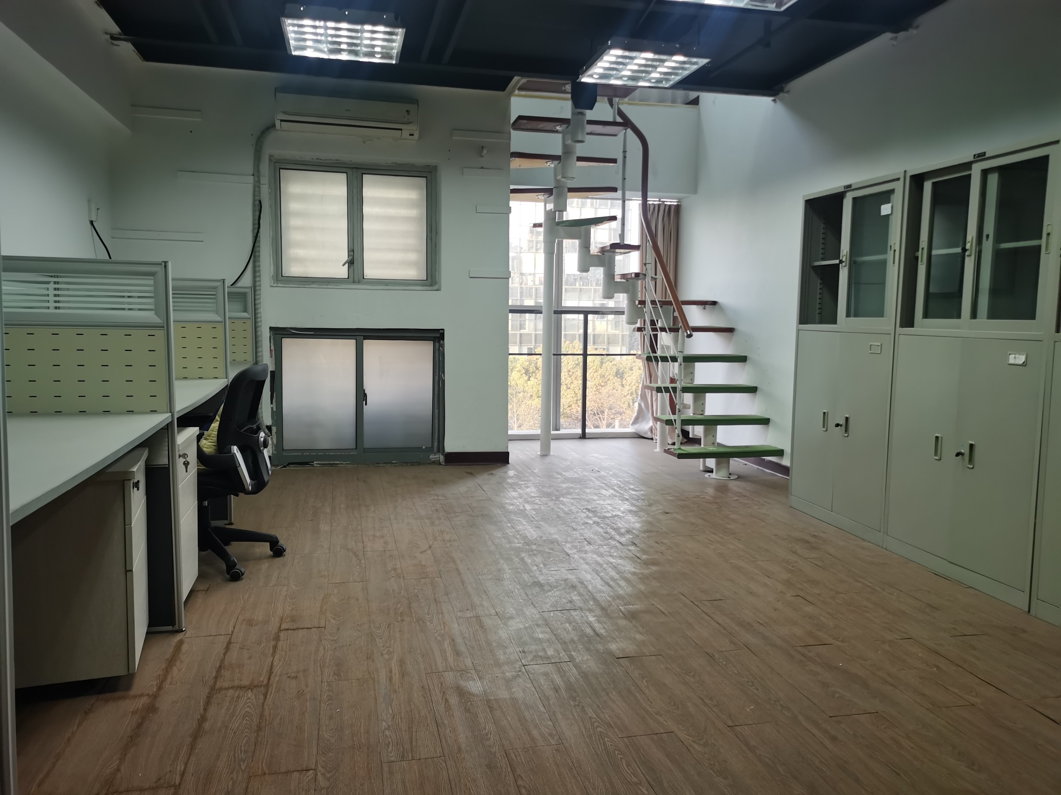 莘庄绿地蓝海54平米写字楼出租