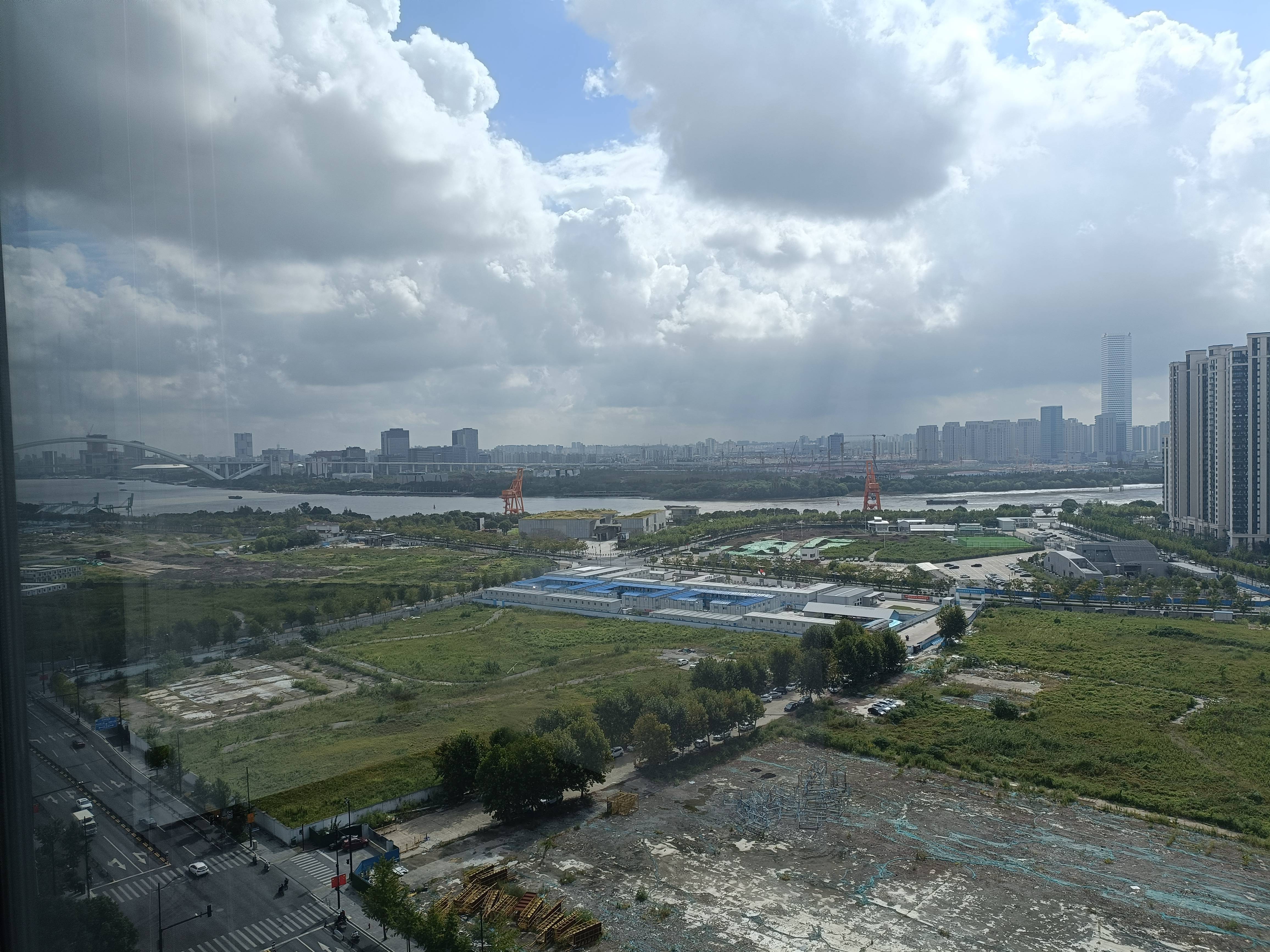龙华上海绿地中心一期152平米写字楼出租