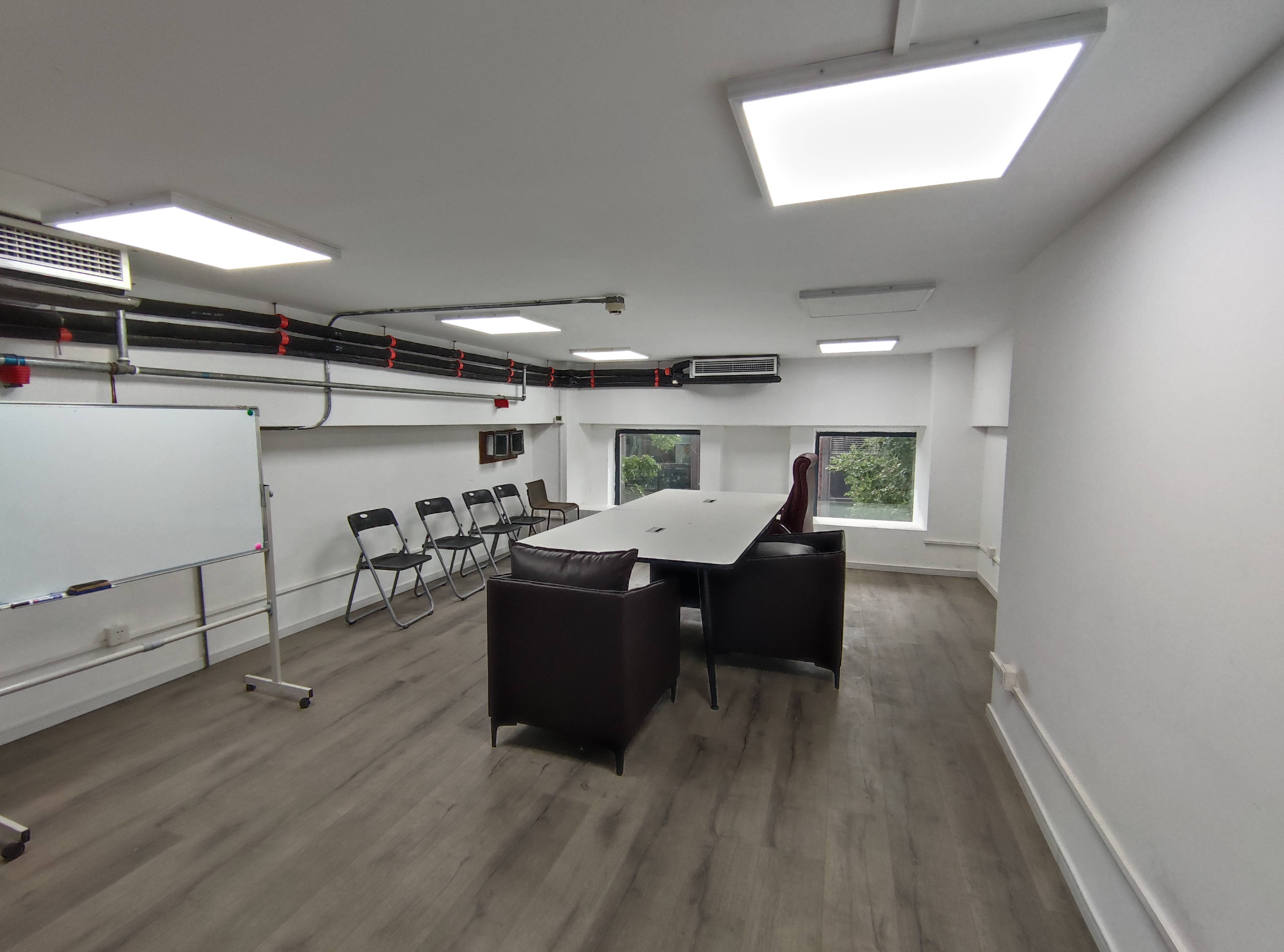 华漕万科时一区68平米写字楼出租