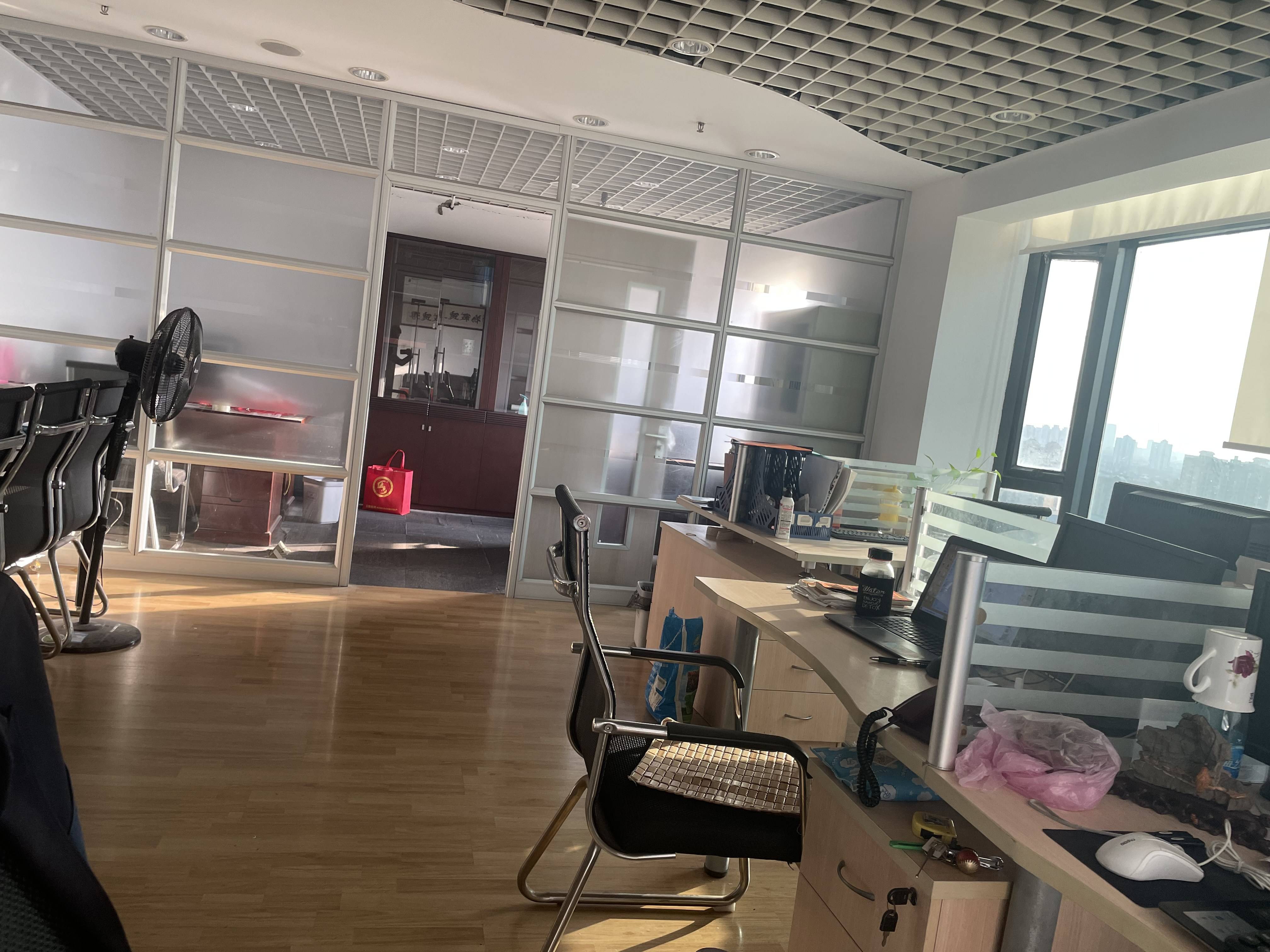 漕河泾光大会展中心90平米写字楼出租