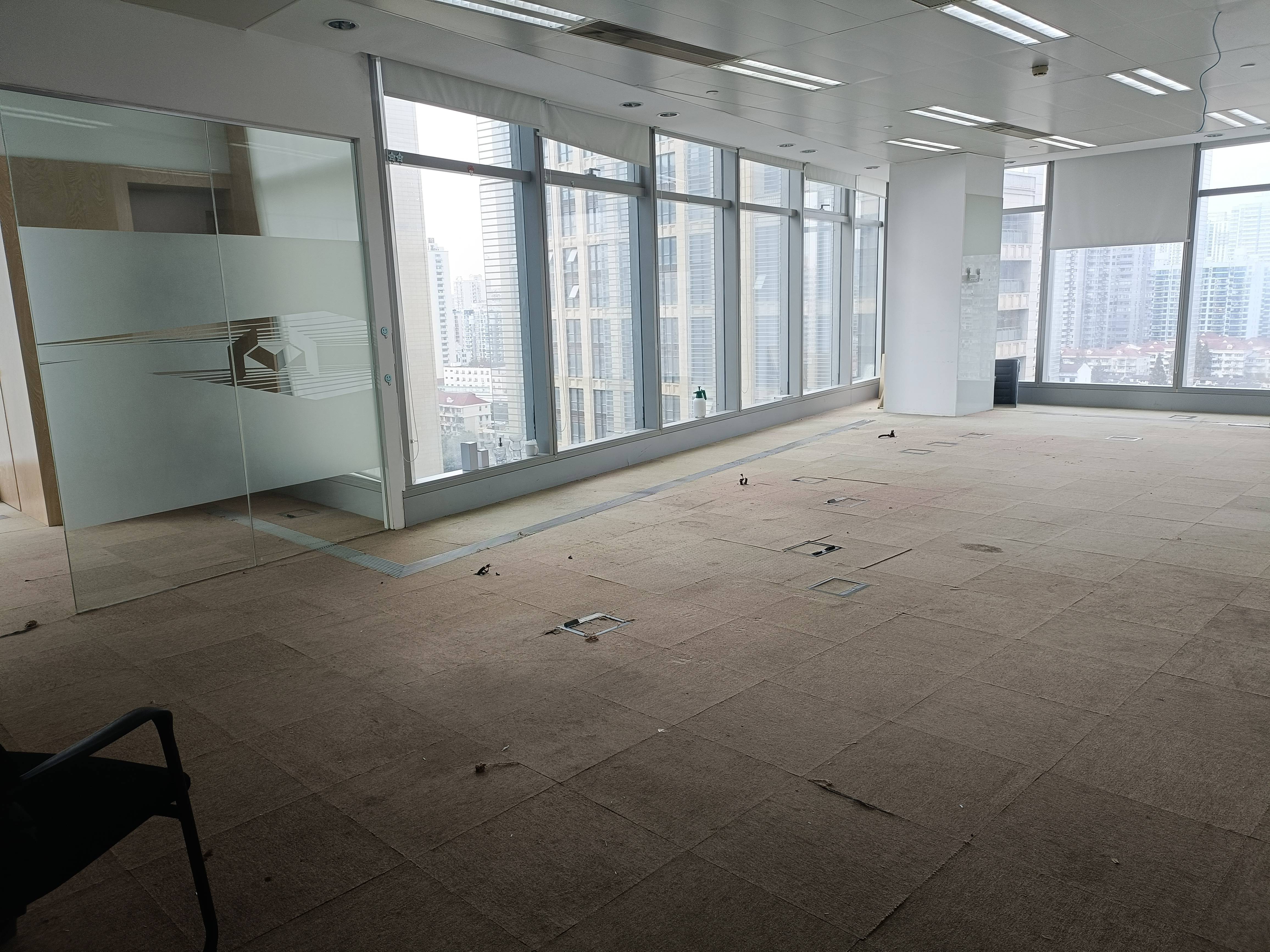 世博滨江绿地海外滩195平米写字楼出租