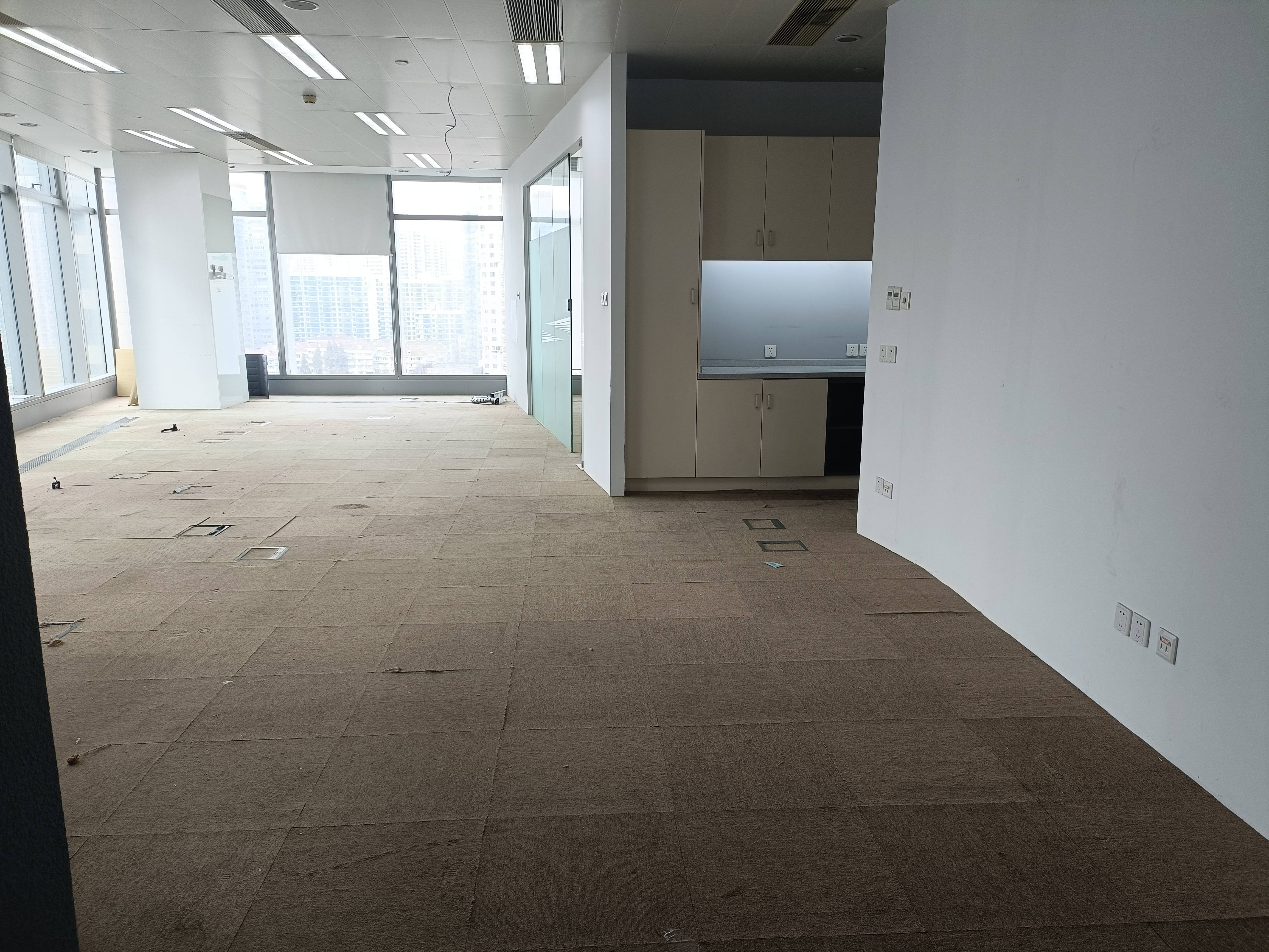 世博滨江绿地海外滩195平米写字楼出租