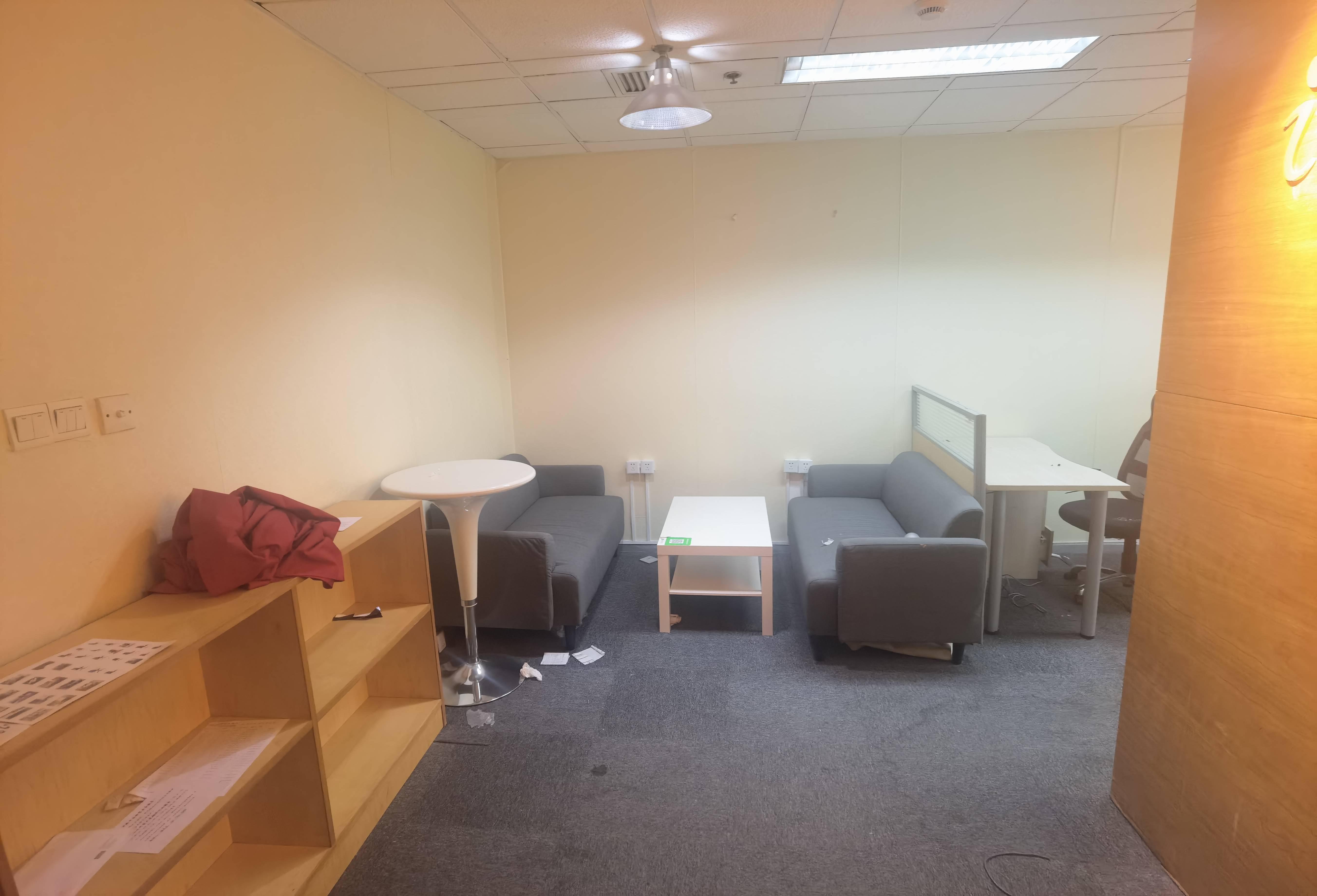 南京西路仲益大厦65平米写字楼出租