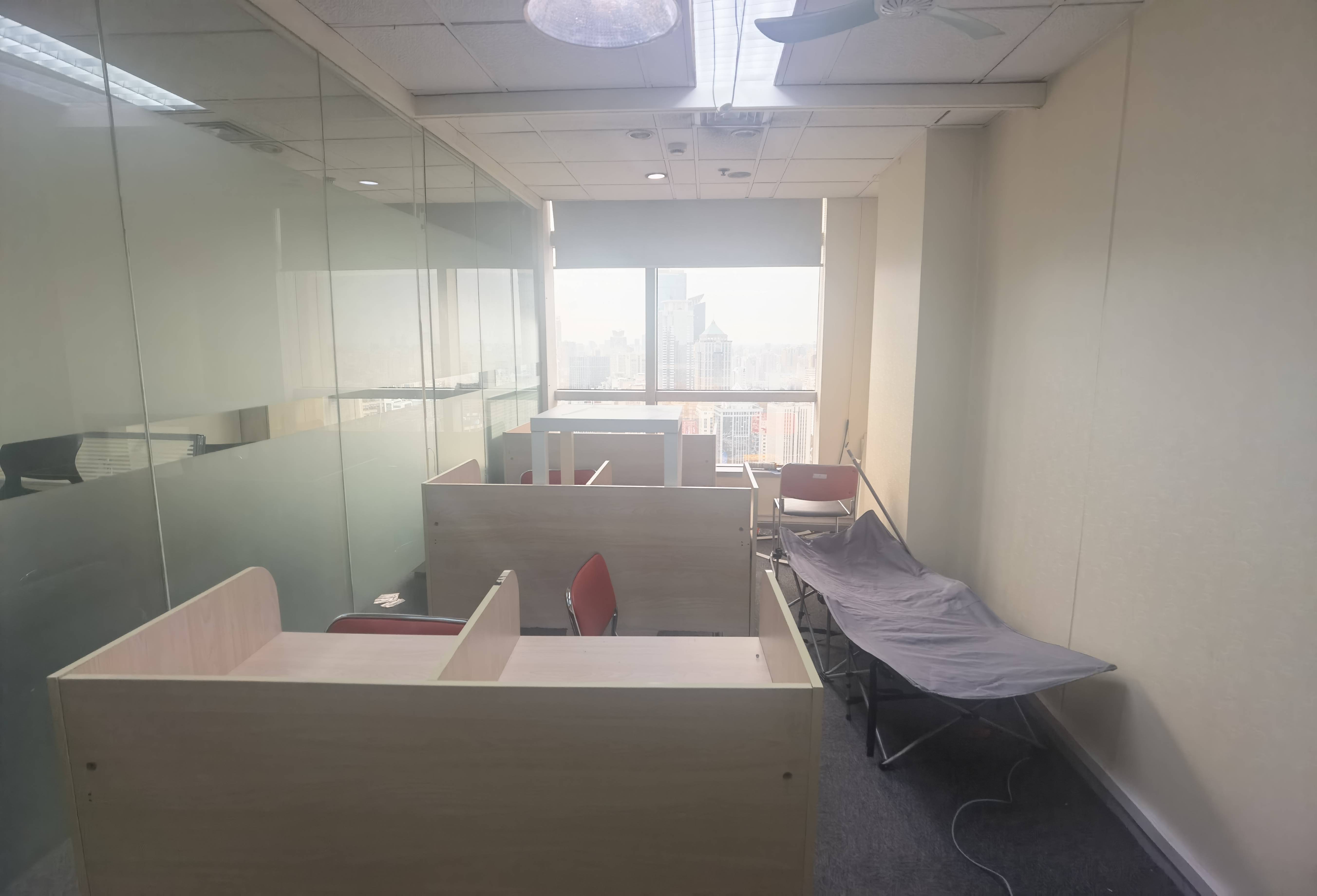 南京西路仲益大厦65平米写字楼出租