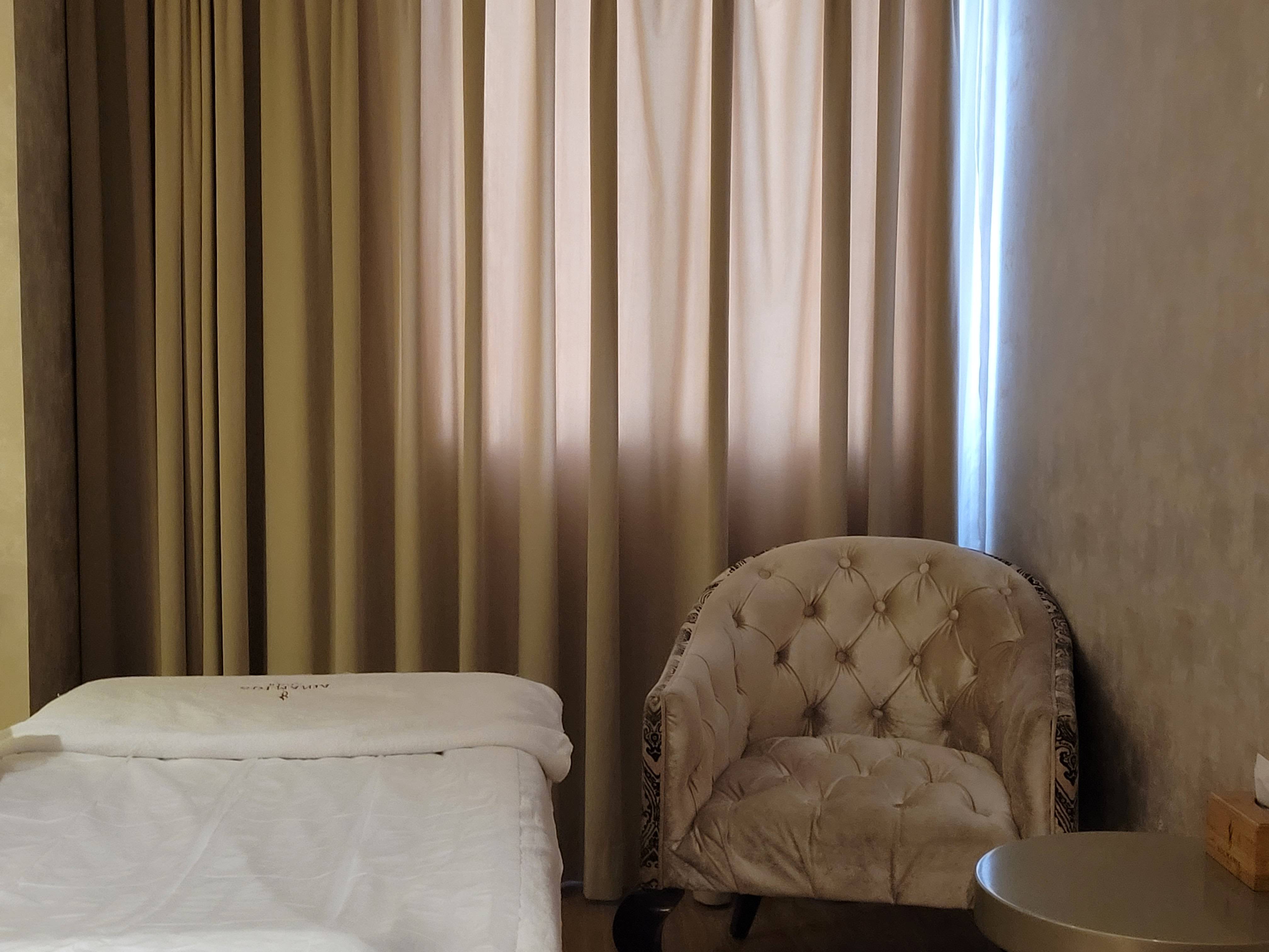 徐家汇汇银广场132平米写字楼出租