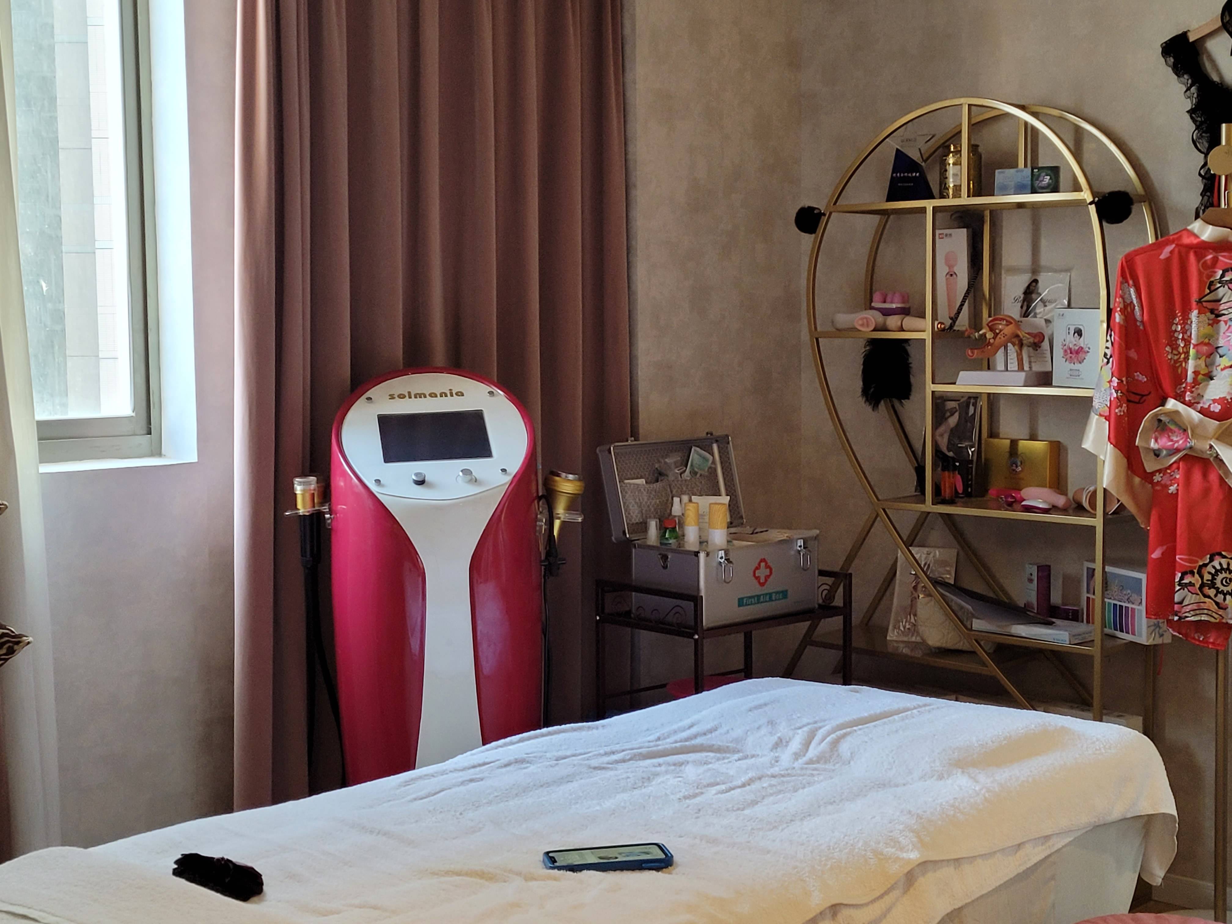 徐家汇汇银广场132平米写字楼出租