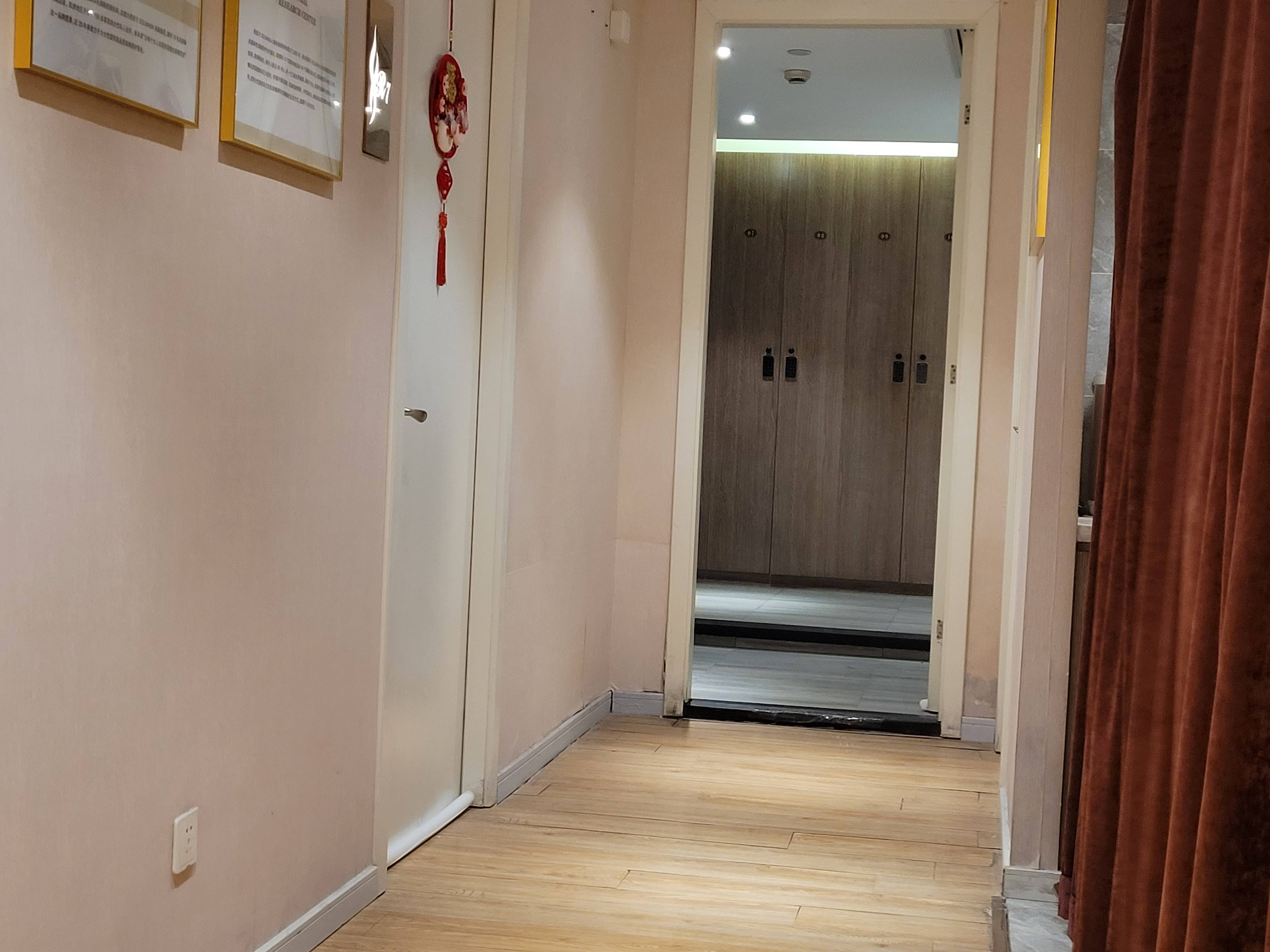 徐家汇汇银广场132平米写字楼出租