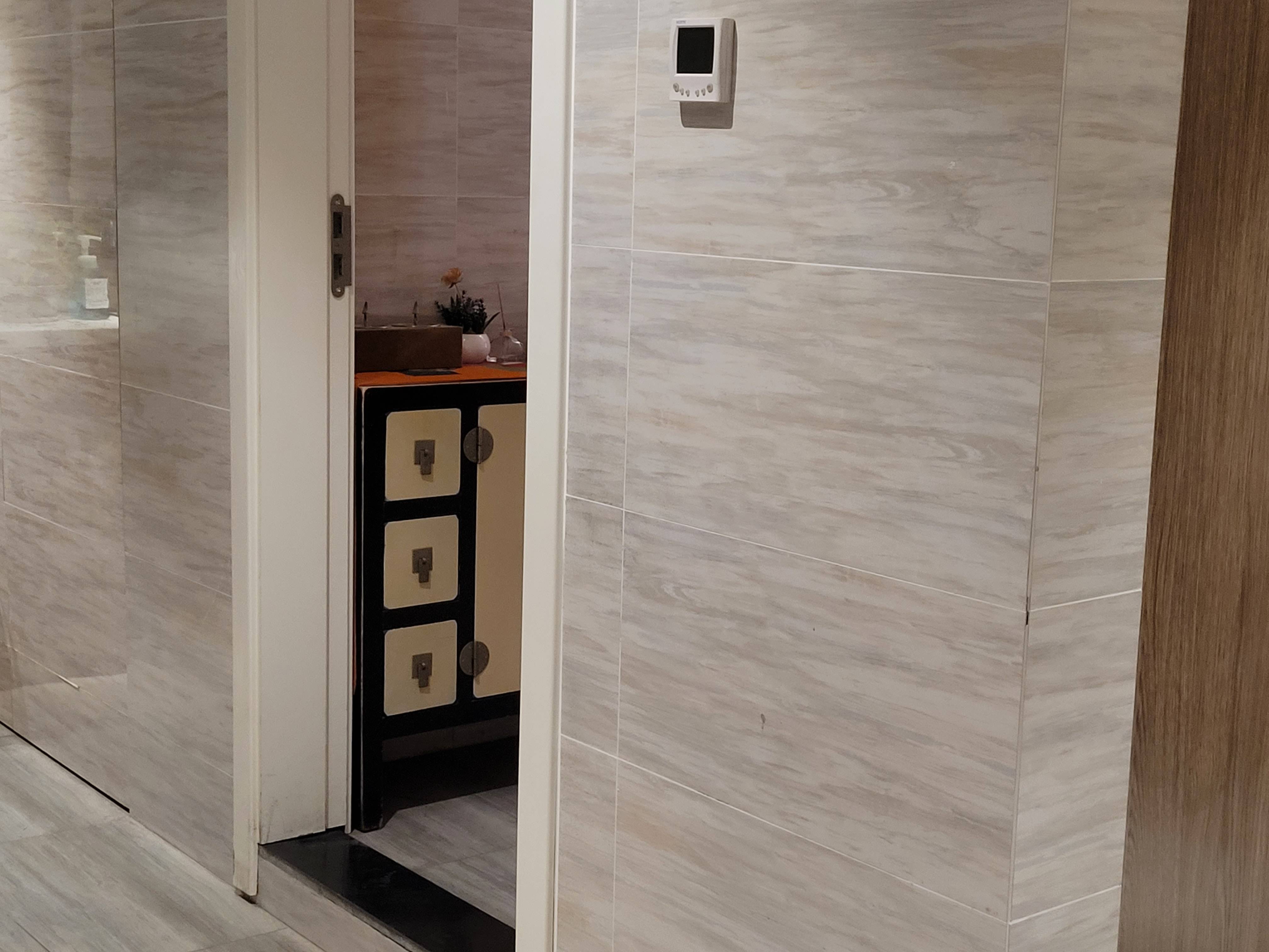 徐家汇汇银广场141平米写字楼出租