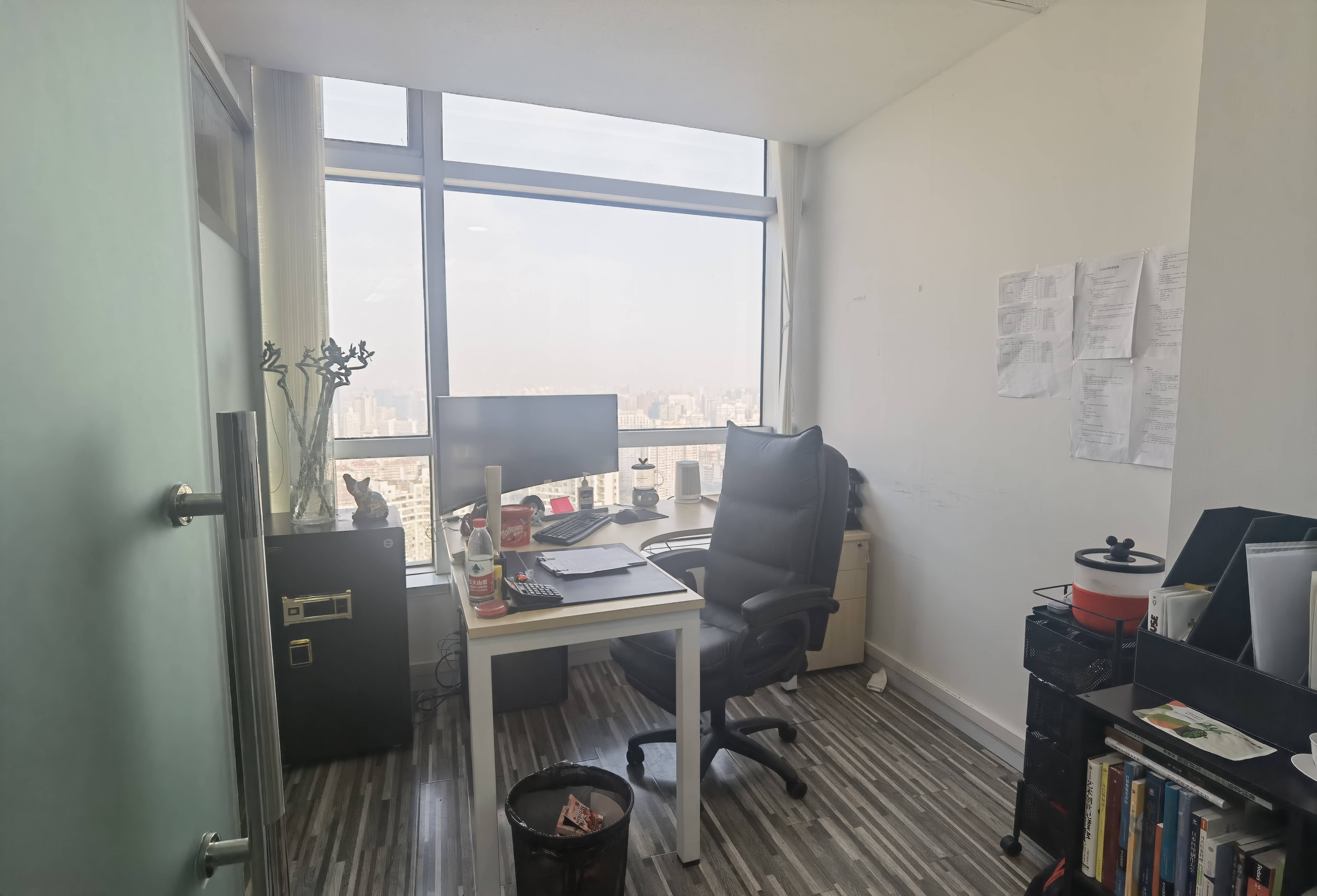 南京西路仲益大厦68平米写字楼出租