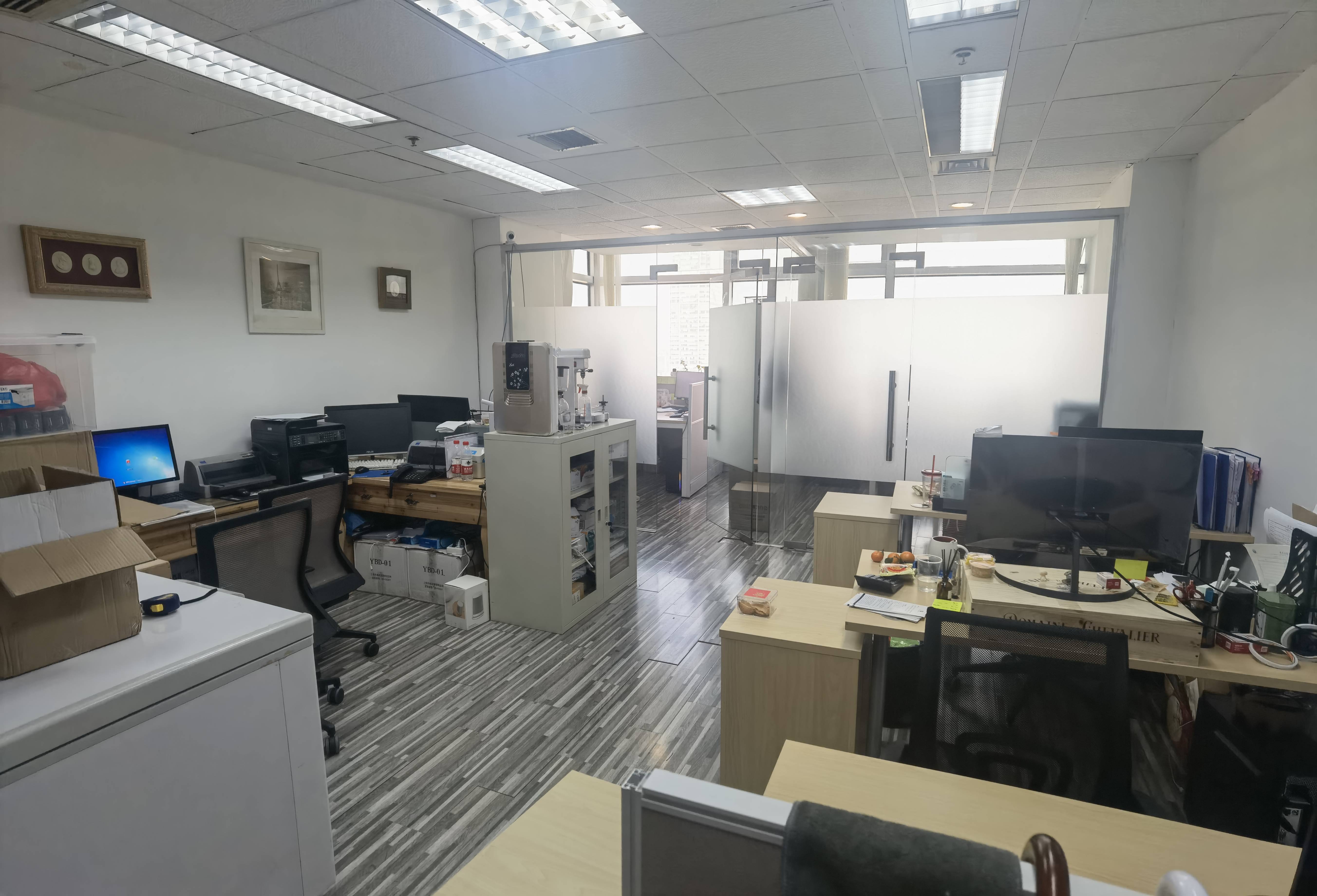 南京西路仲益大厦68平米写字楼出租