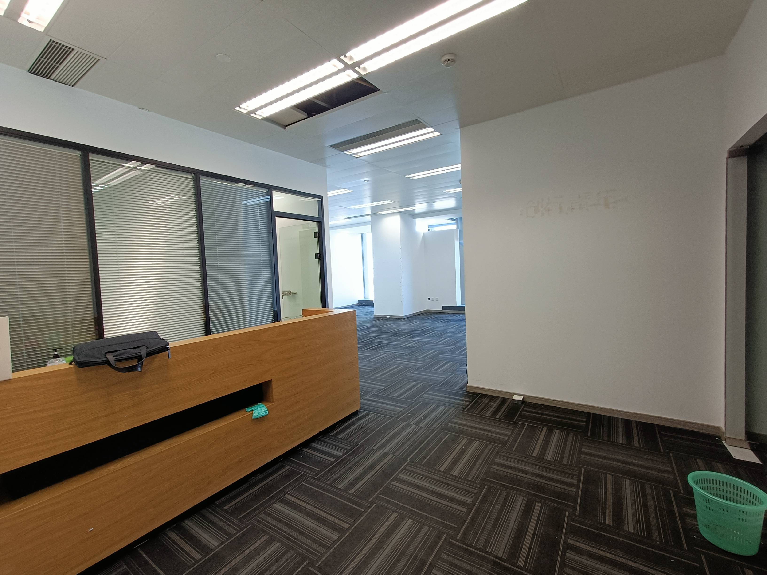 龙华上海绿地中心一期188平米写字楼出租