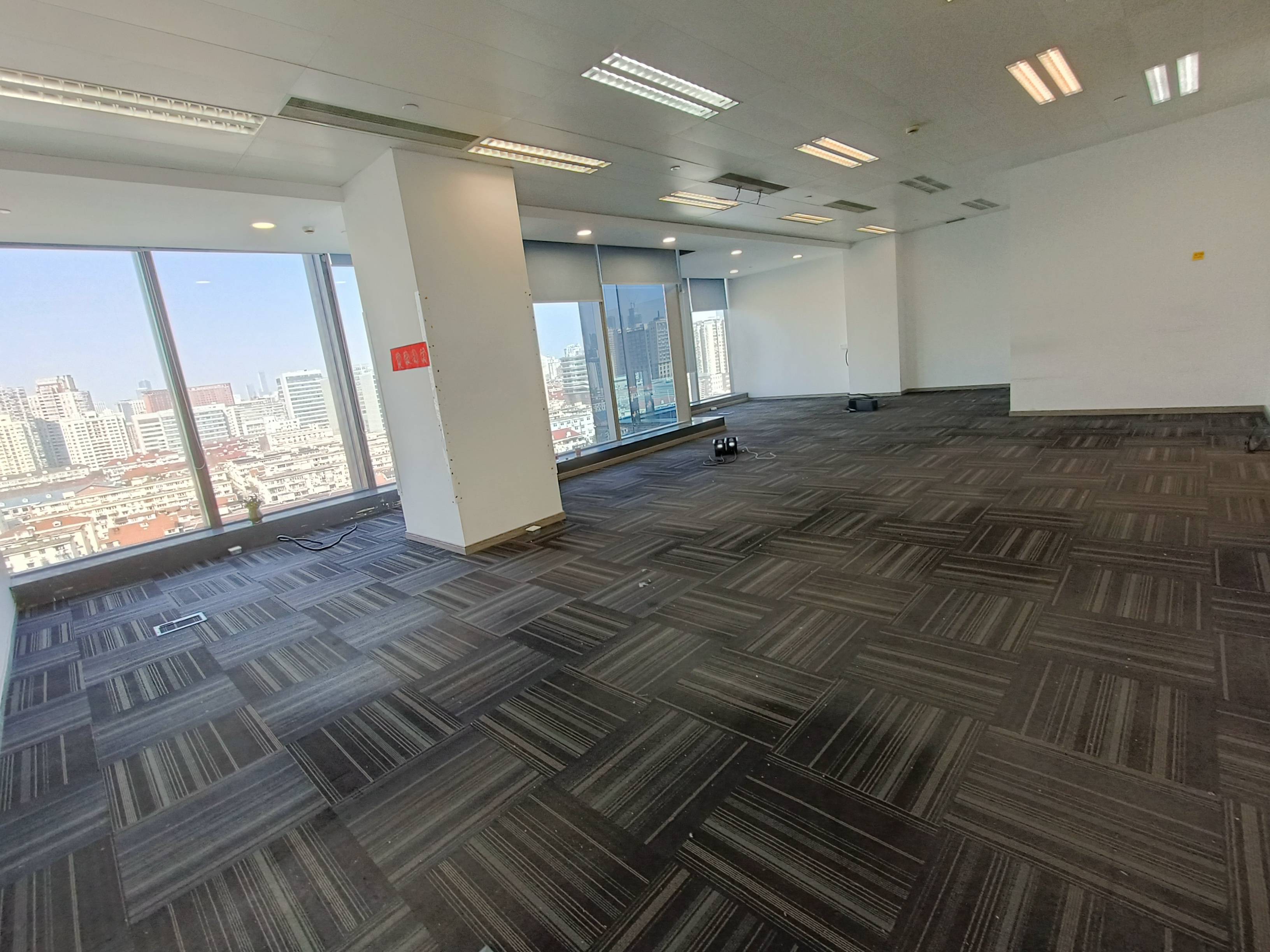 龙华上海绿地中心一期188平米写字楼出租