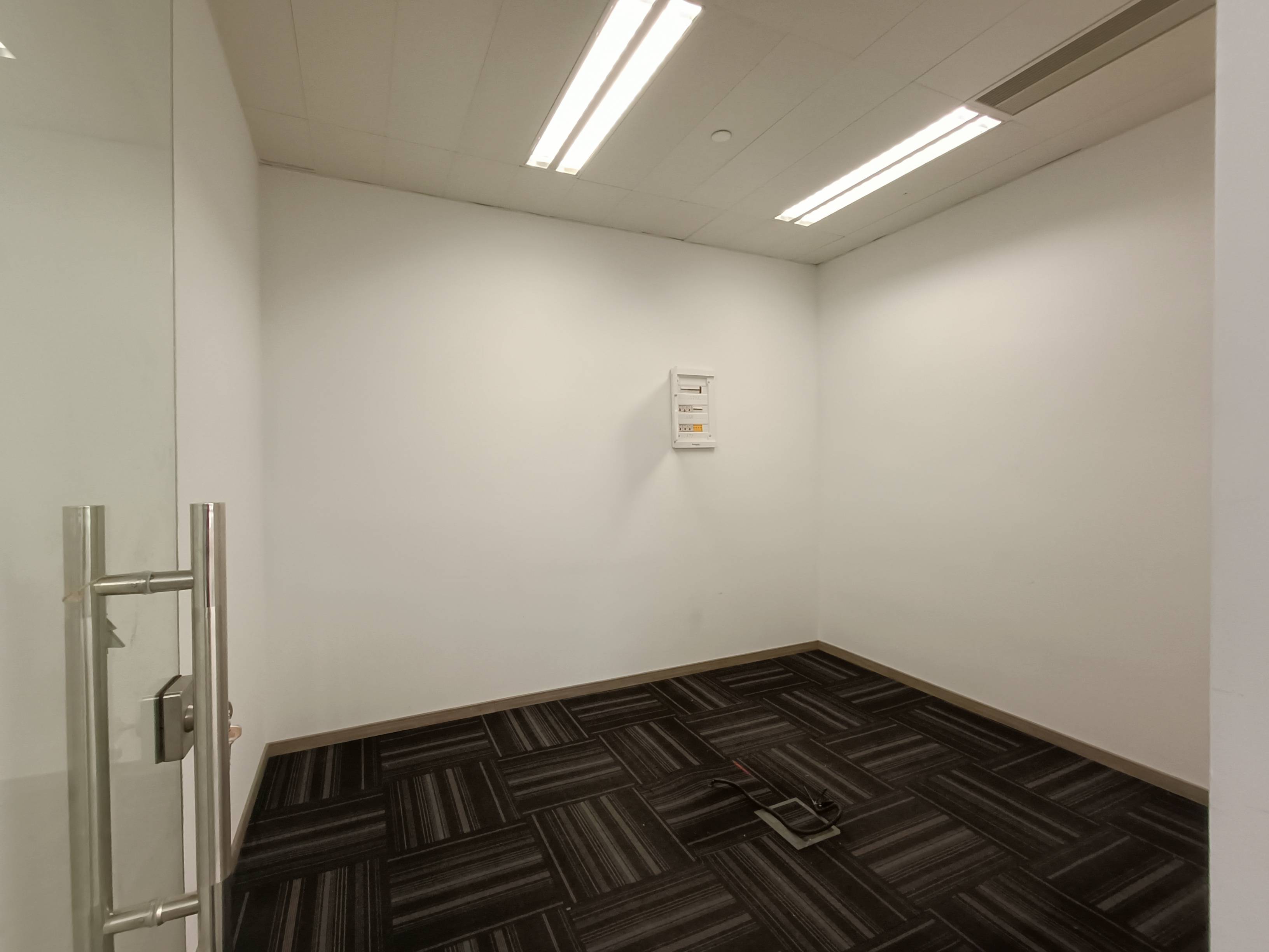 龙华上海绿地中心一期188平米写字楼出租