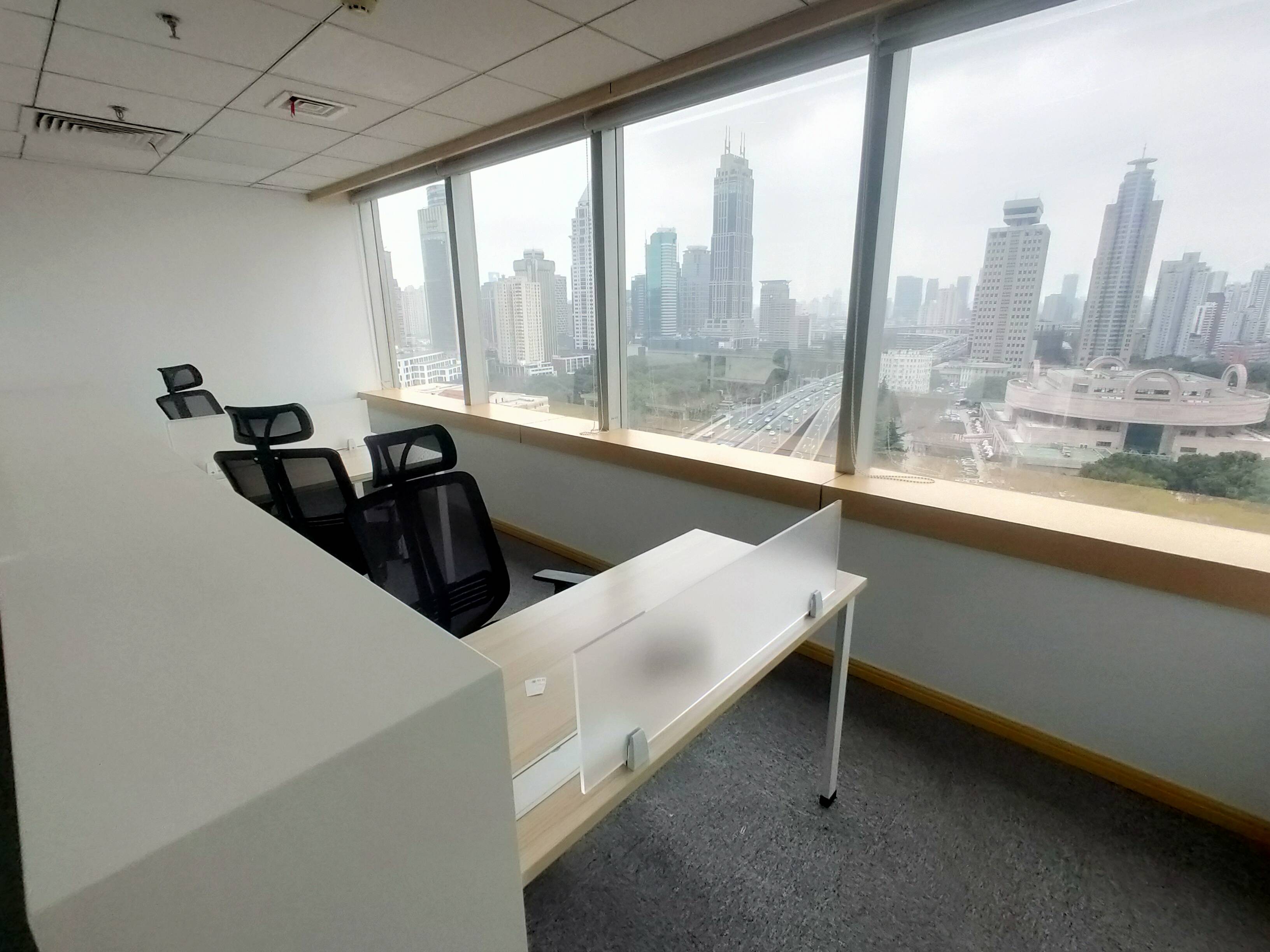 人民广场港陆广场260平米写字楼出租