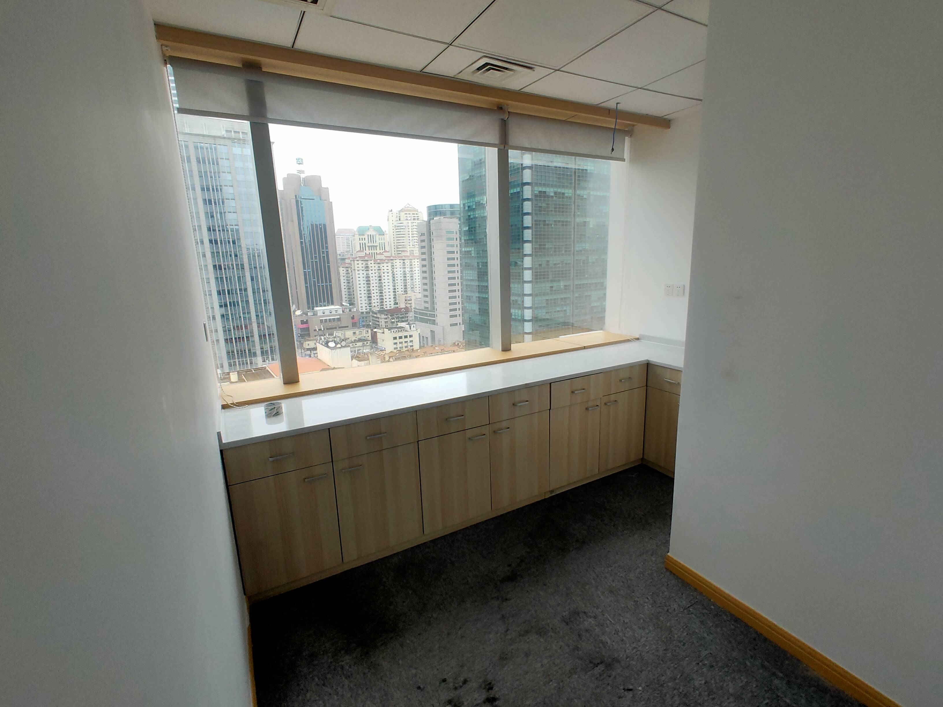 人民广场港陆广场260平米写字楼出租