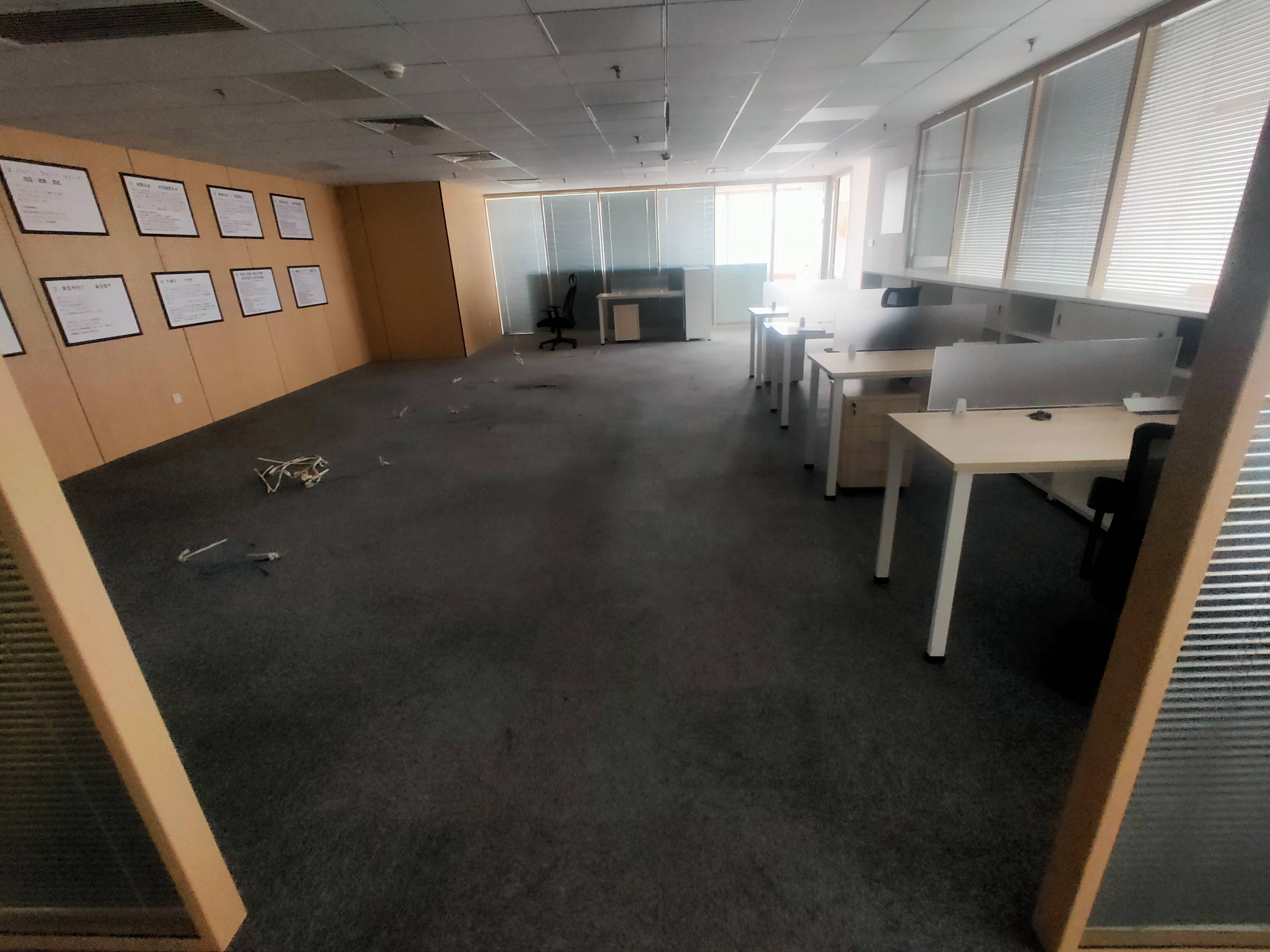 人民广场港陆广场260平米写字楼出租