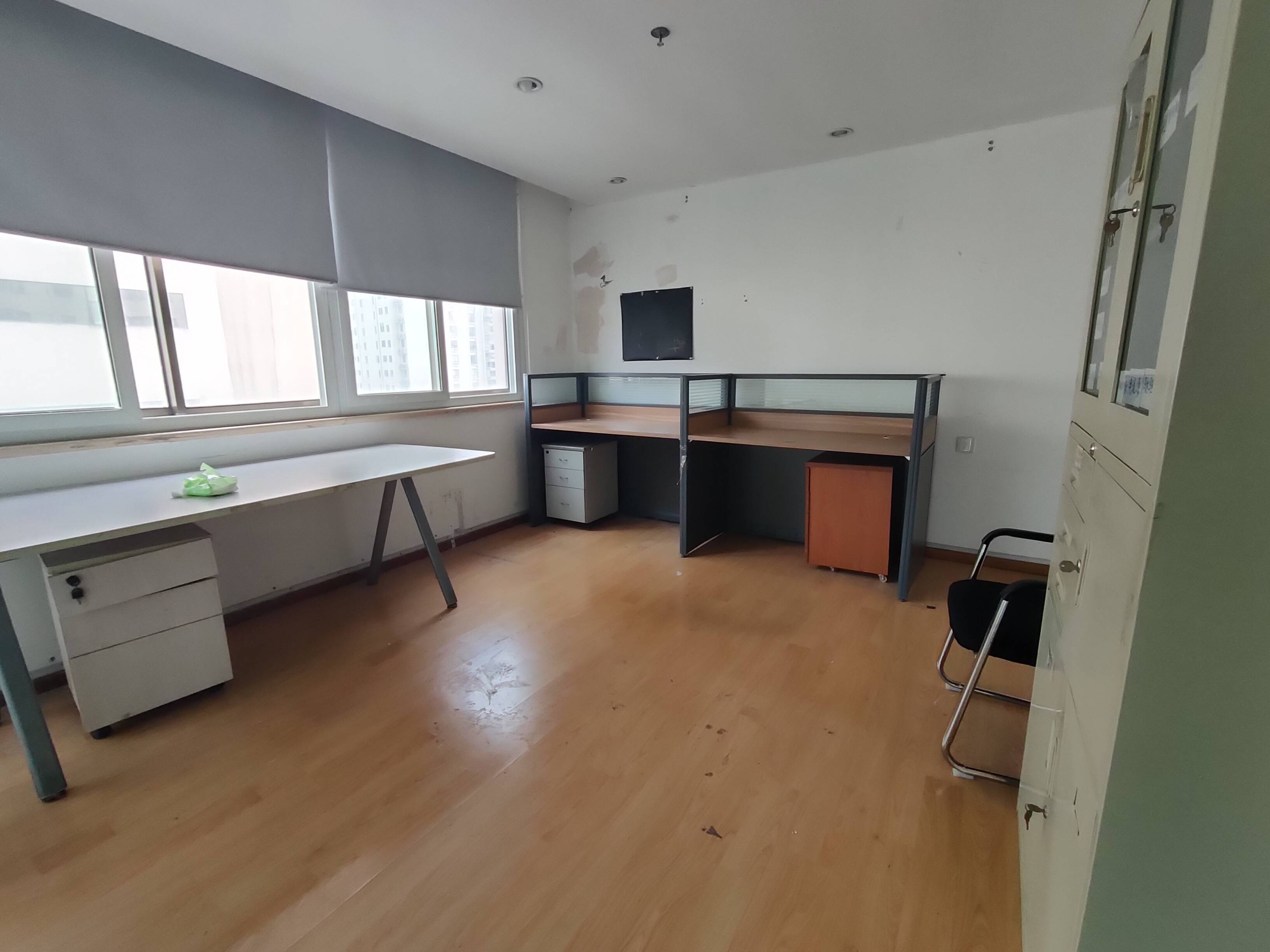 老西门万事利大厦85平米写字楼出租