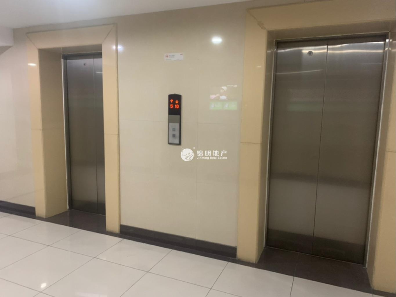 万体馆徐汇商务大厦47平米写字楼出租