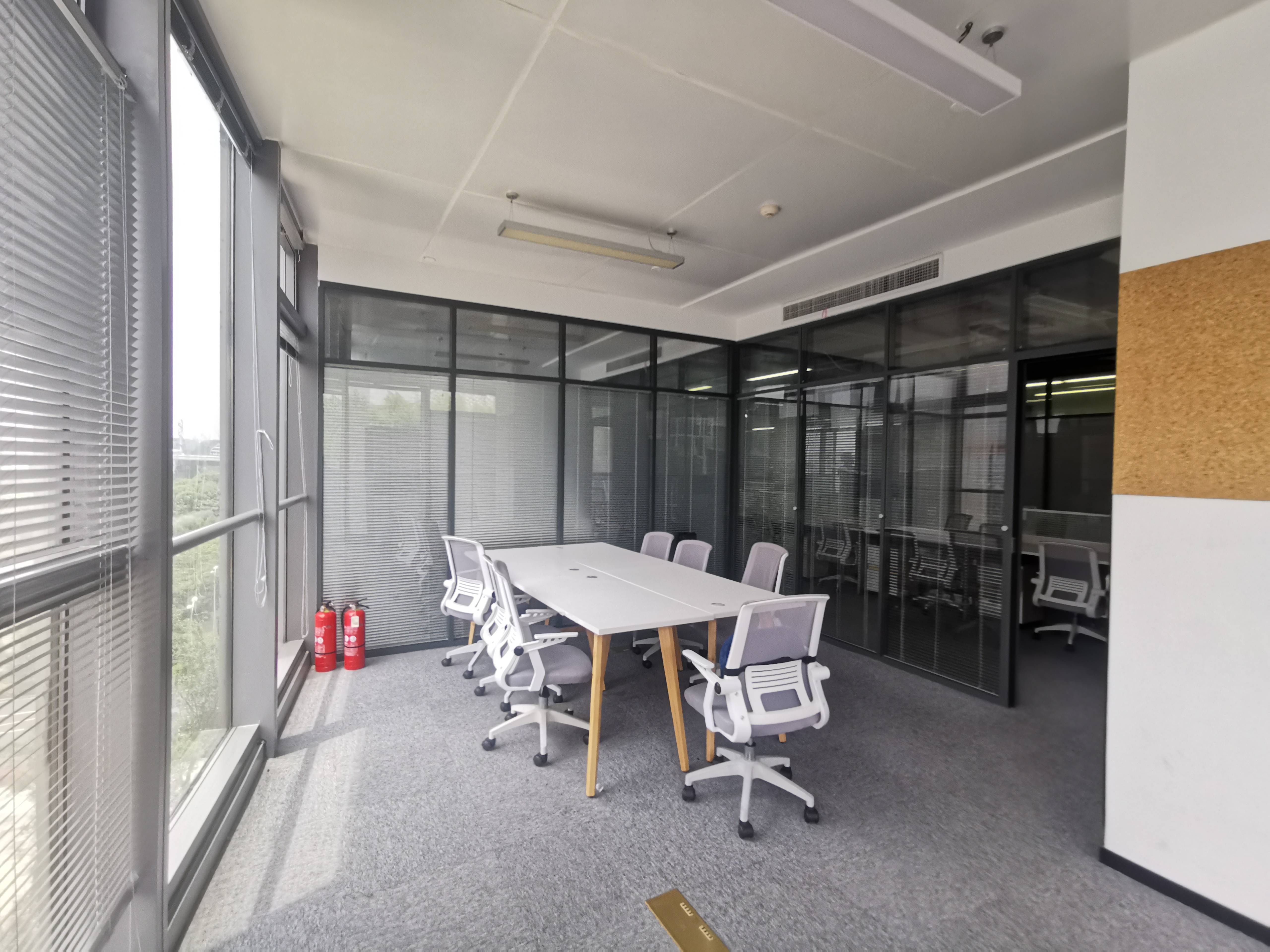 金虹桥龙湖虹桥天街347平米写字楼出租