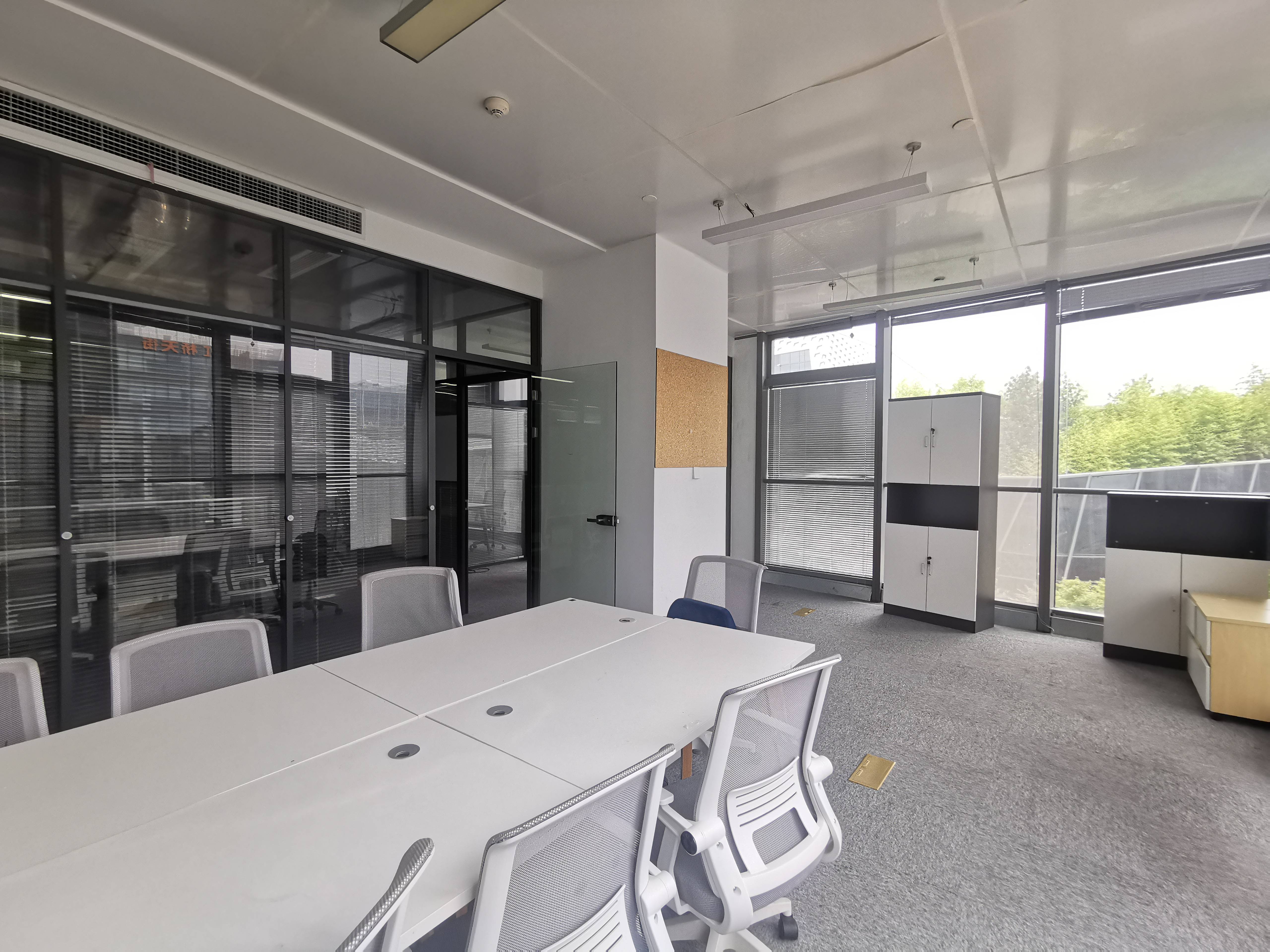 金虹桥龙湖虹桥天街347平米写字楼出租