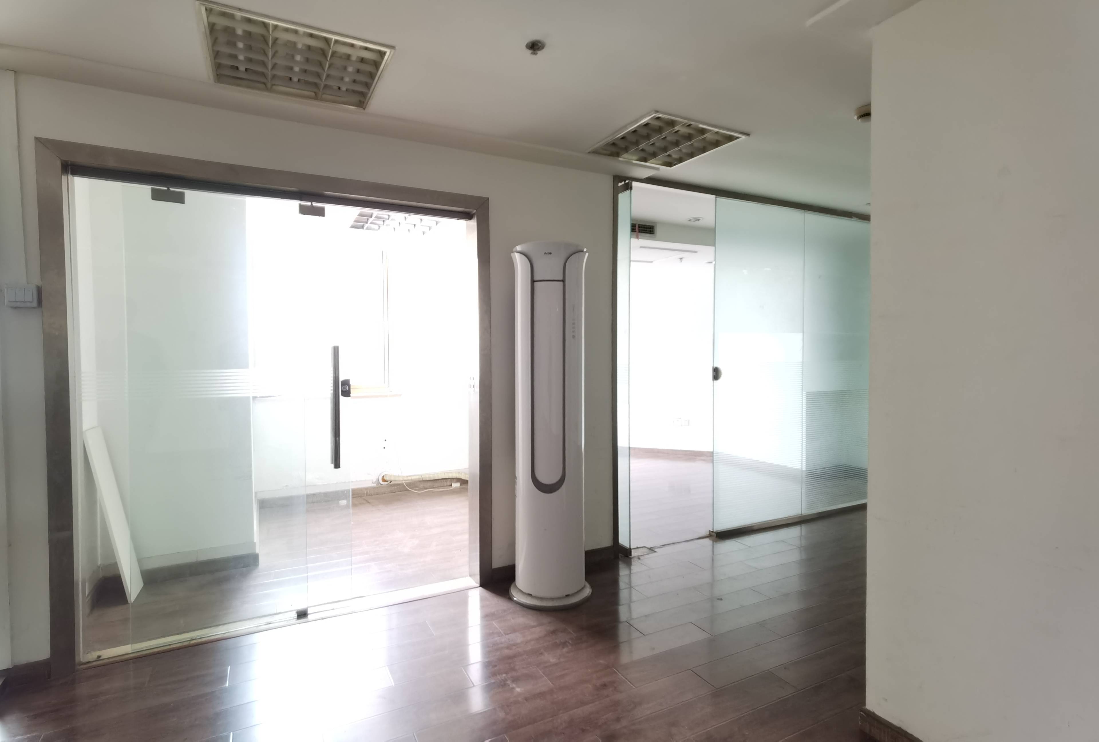 老西门万事利大厦115平米写字楼出租