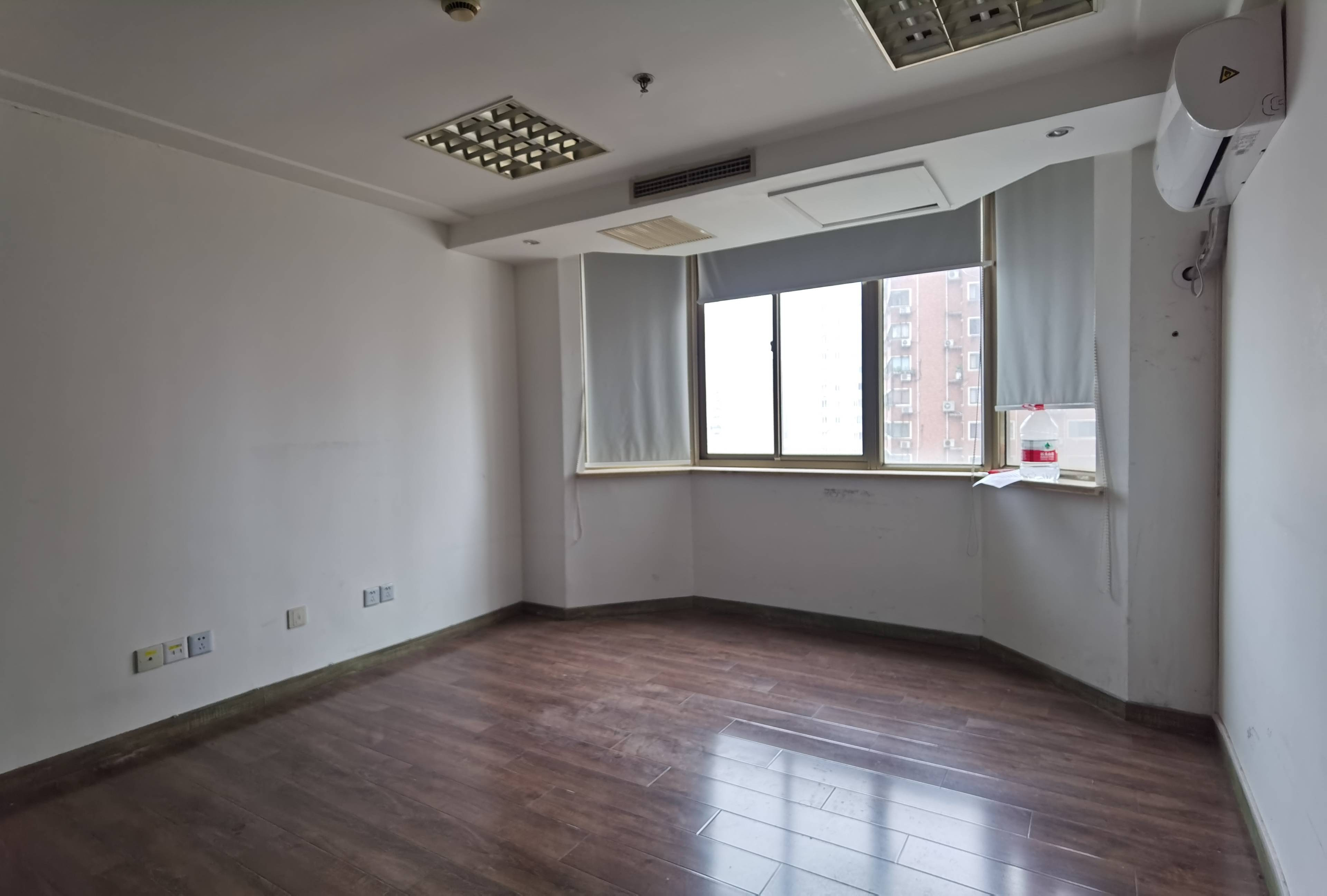 老西门万事利大厦115平米写字楼出租