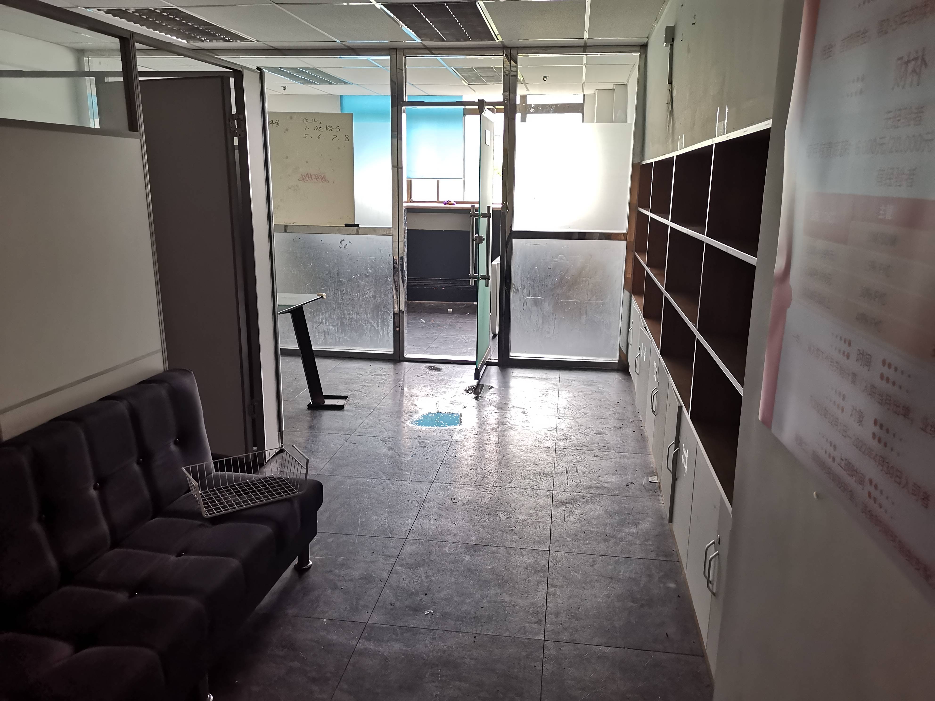 中山公园虹桥世家花园138平米写字楼出租