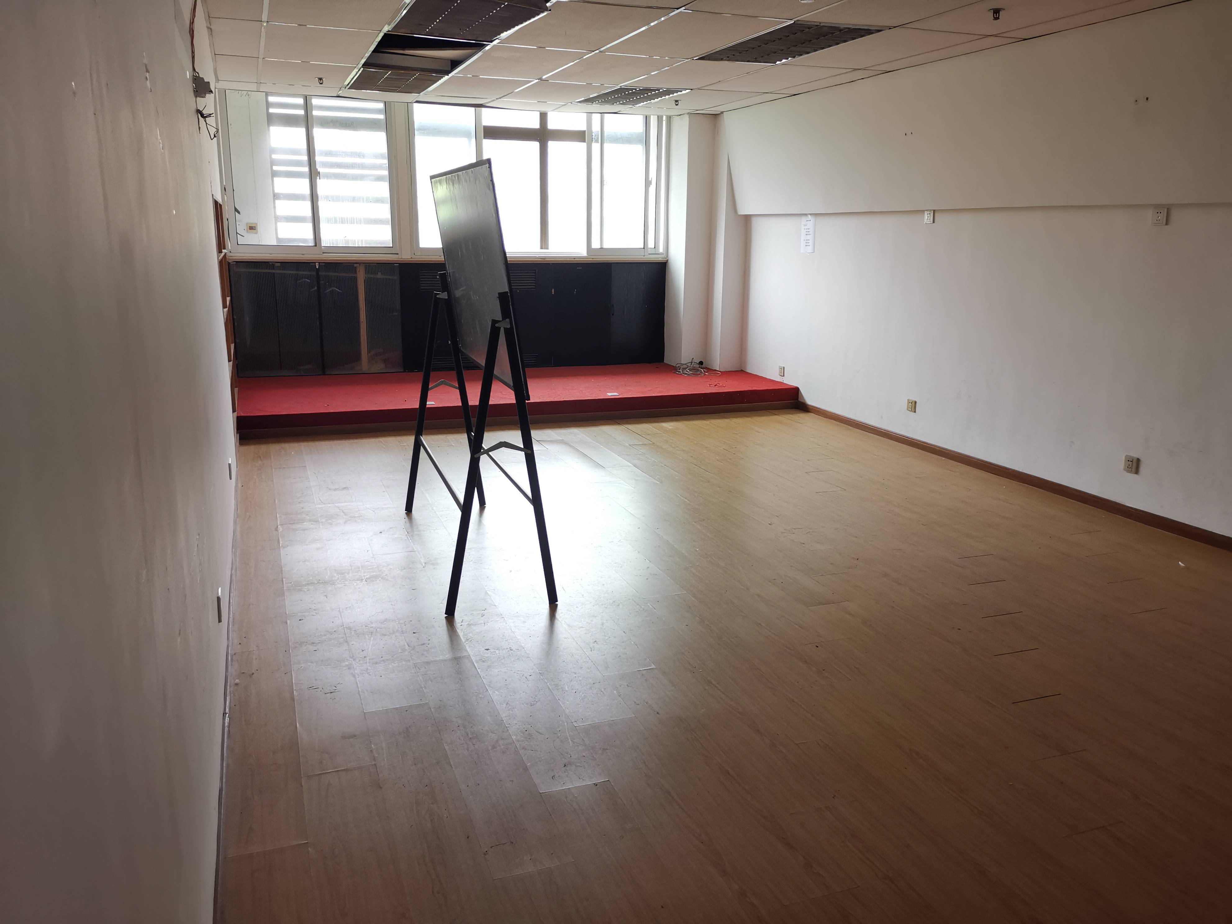 中山公园虹桥世家花园138平米写字楼出租