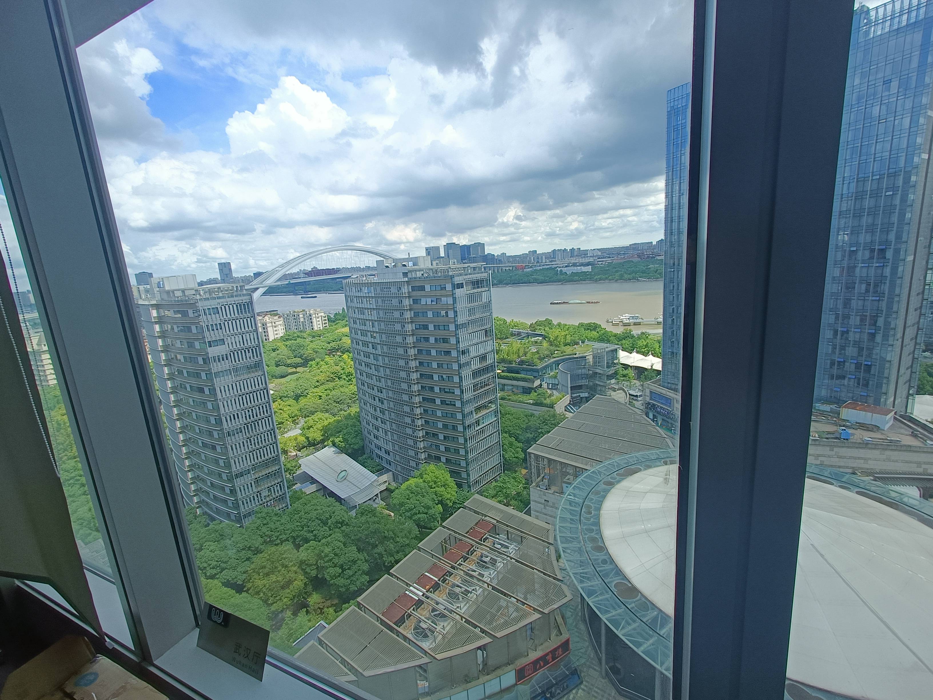 世博滨江绿地海外滩211平米写字楼出租