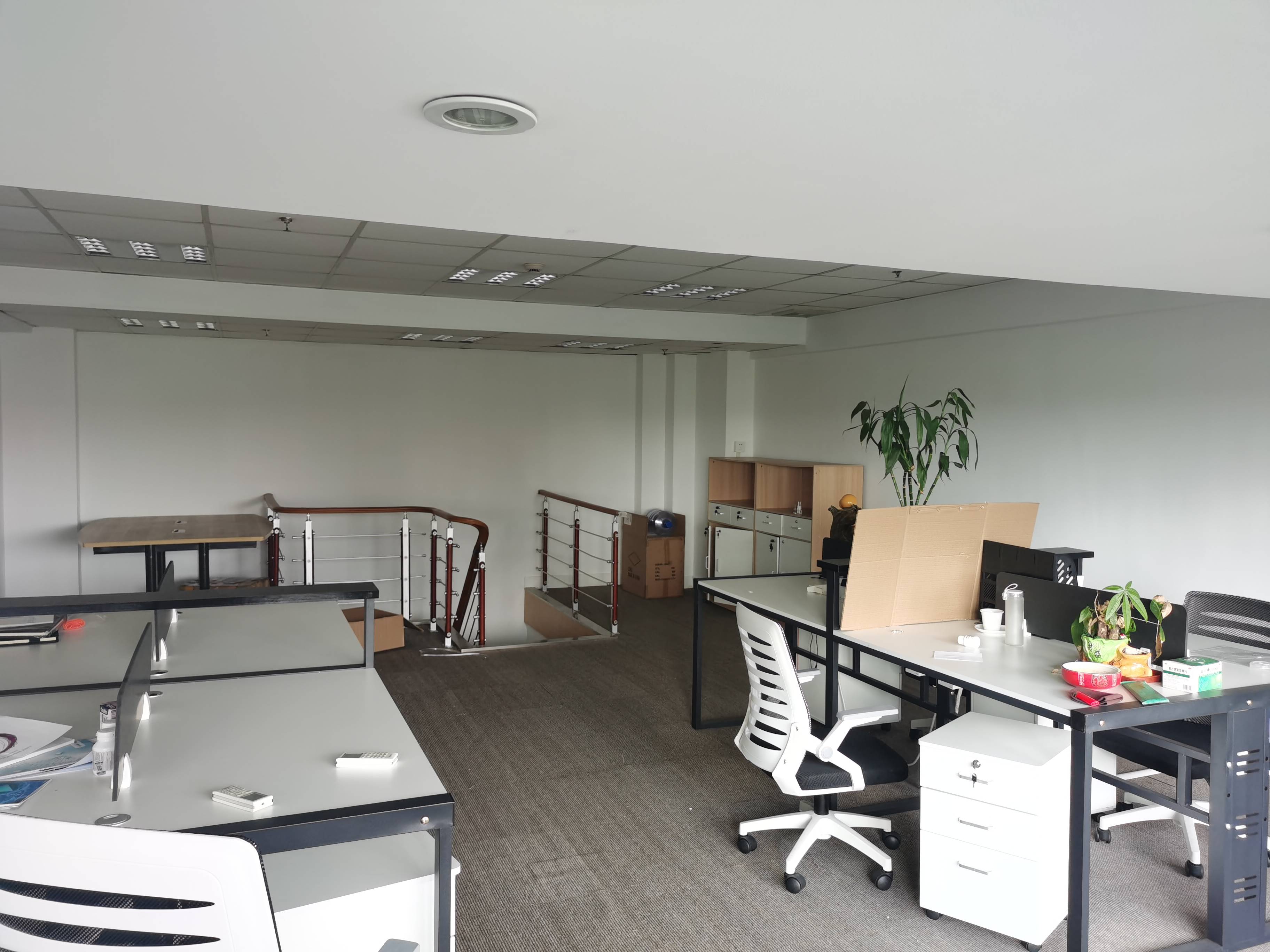 莘庄绿地蓝海77平米写字楼出租