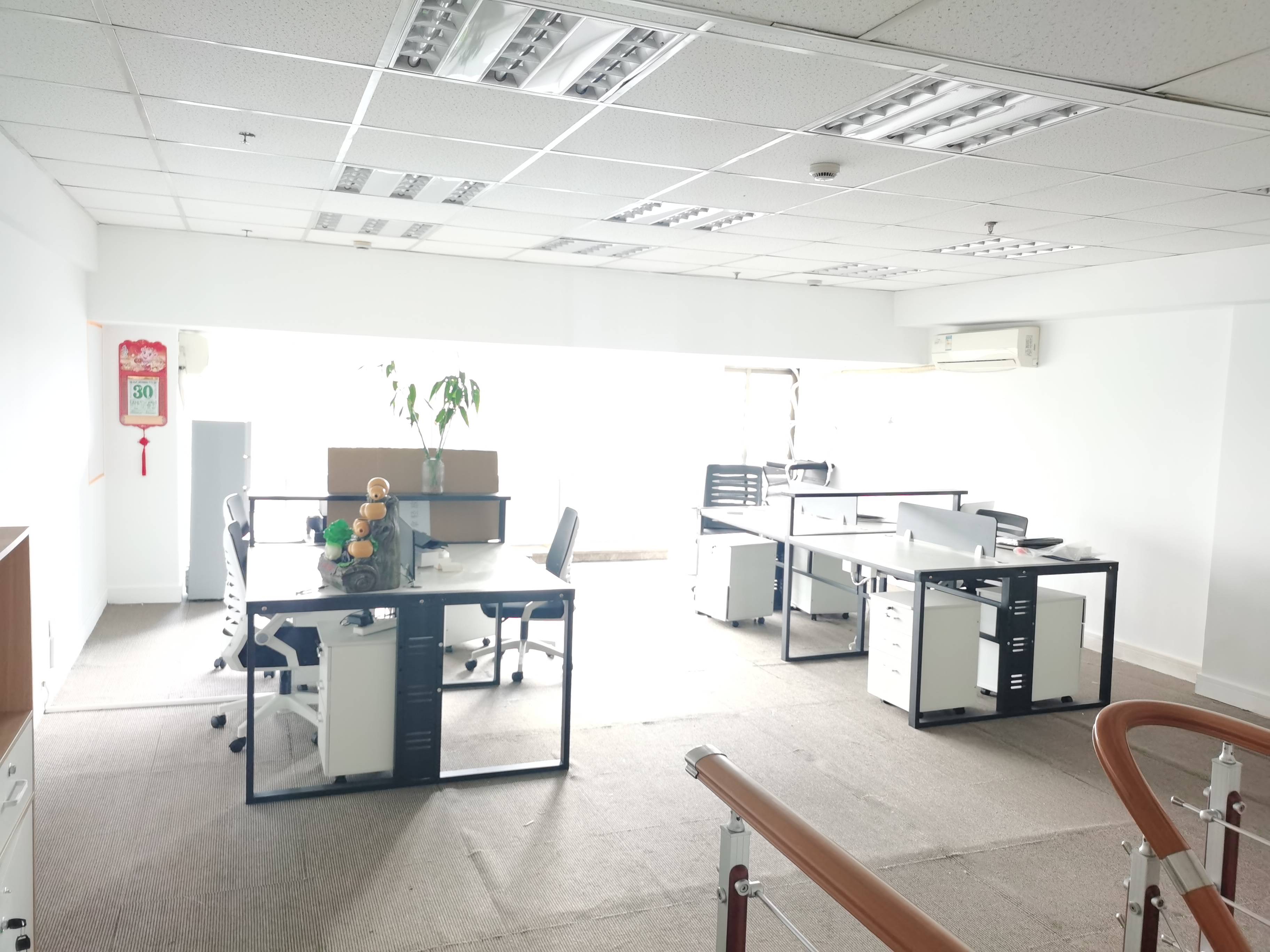 莘庄绿地蓝海77平米写字楼出租