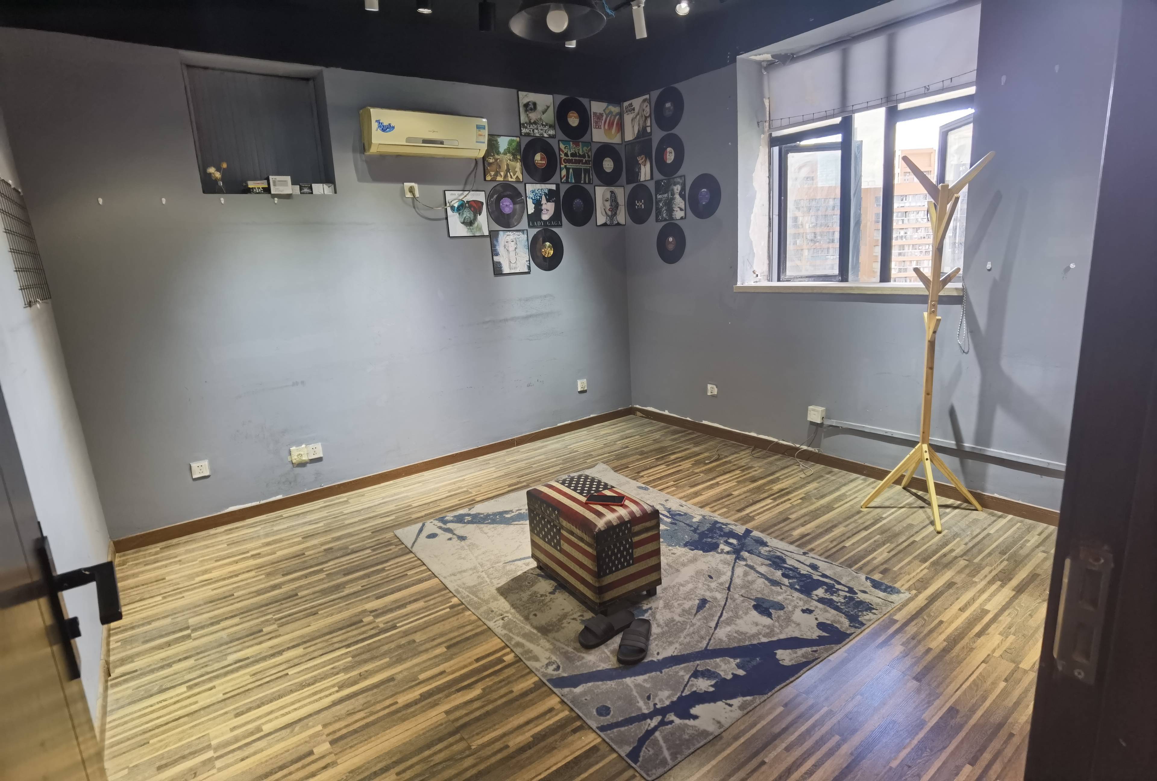 南京西路申银发展大厦175平米写字楼出租
