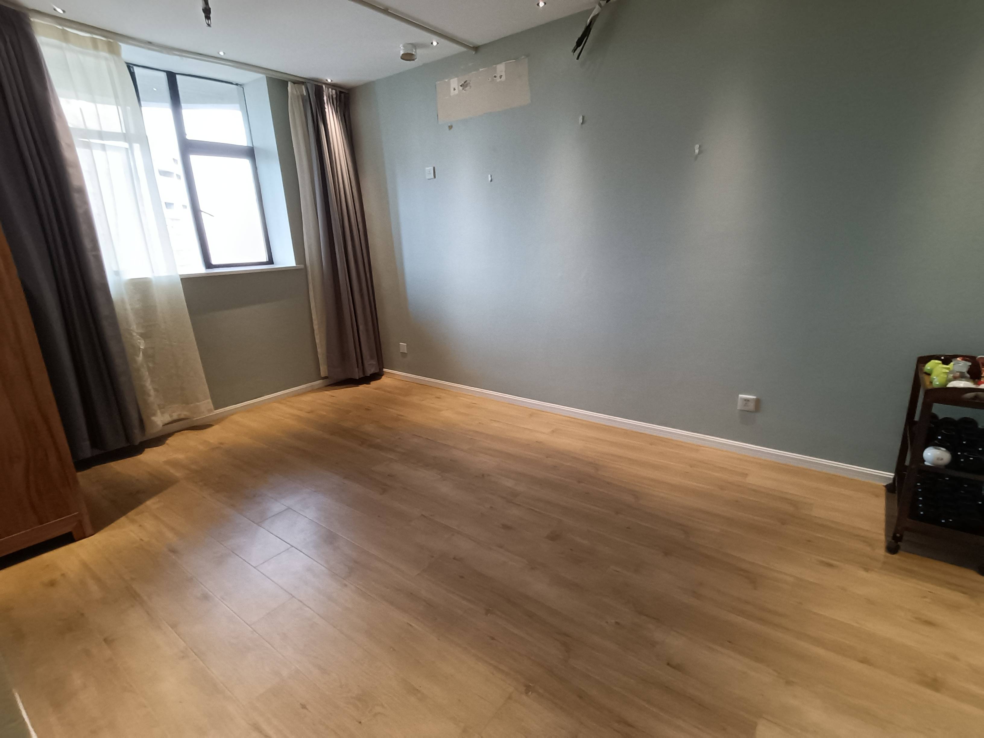 南京西路申银发展大厦175平米写字楼出租