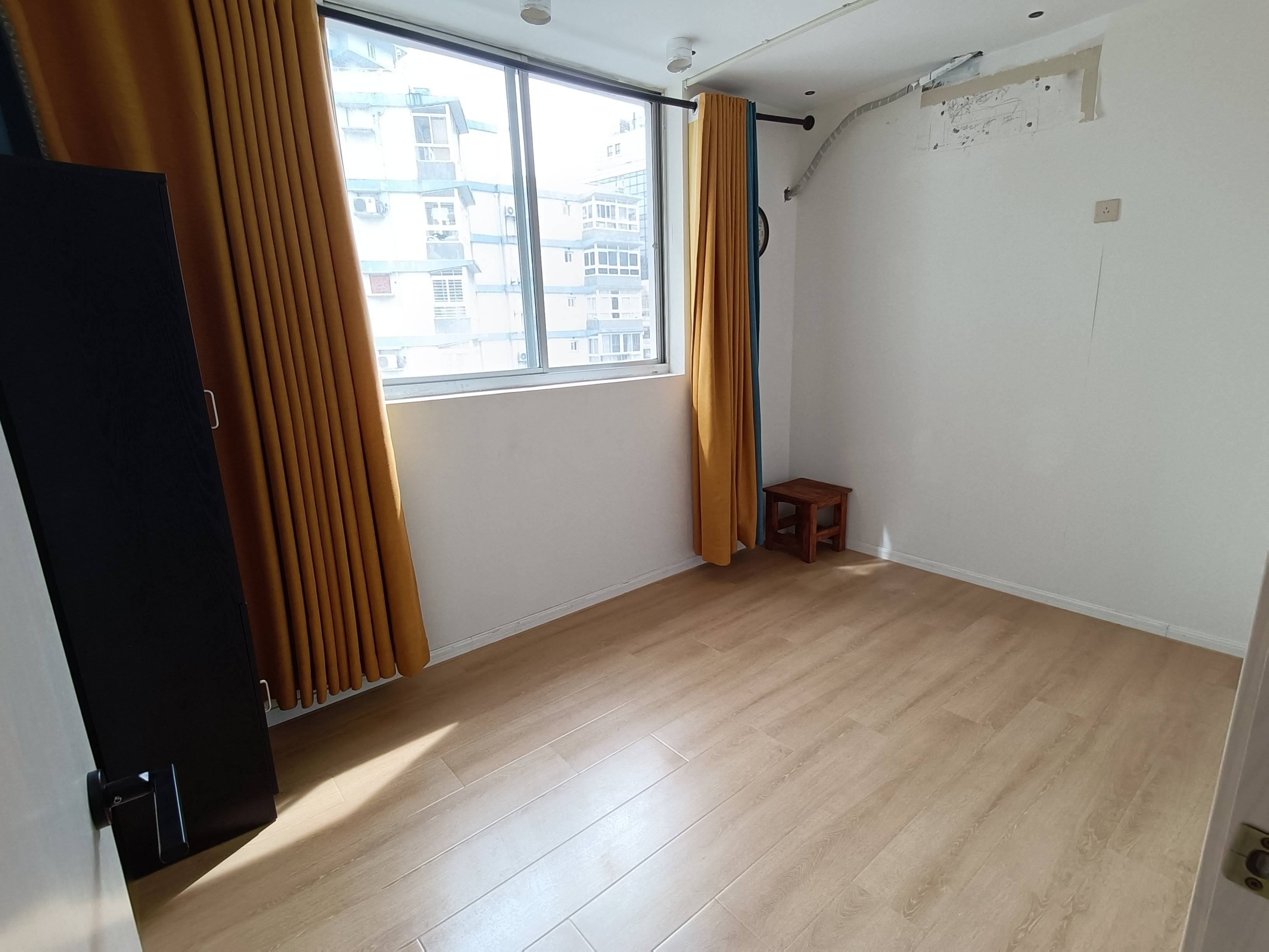 南京西路申银发展大厦175平米写字楼出租