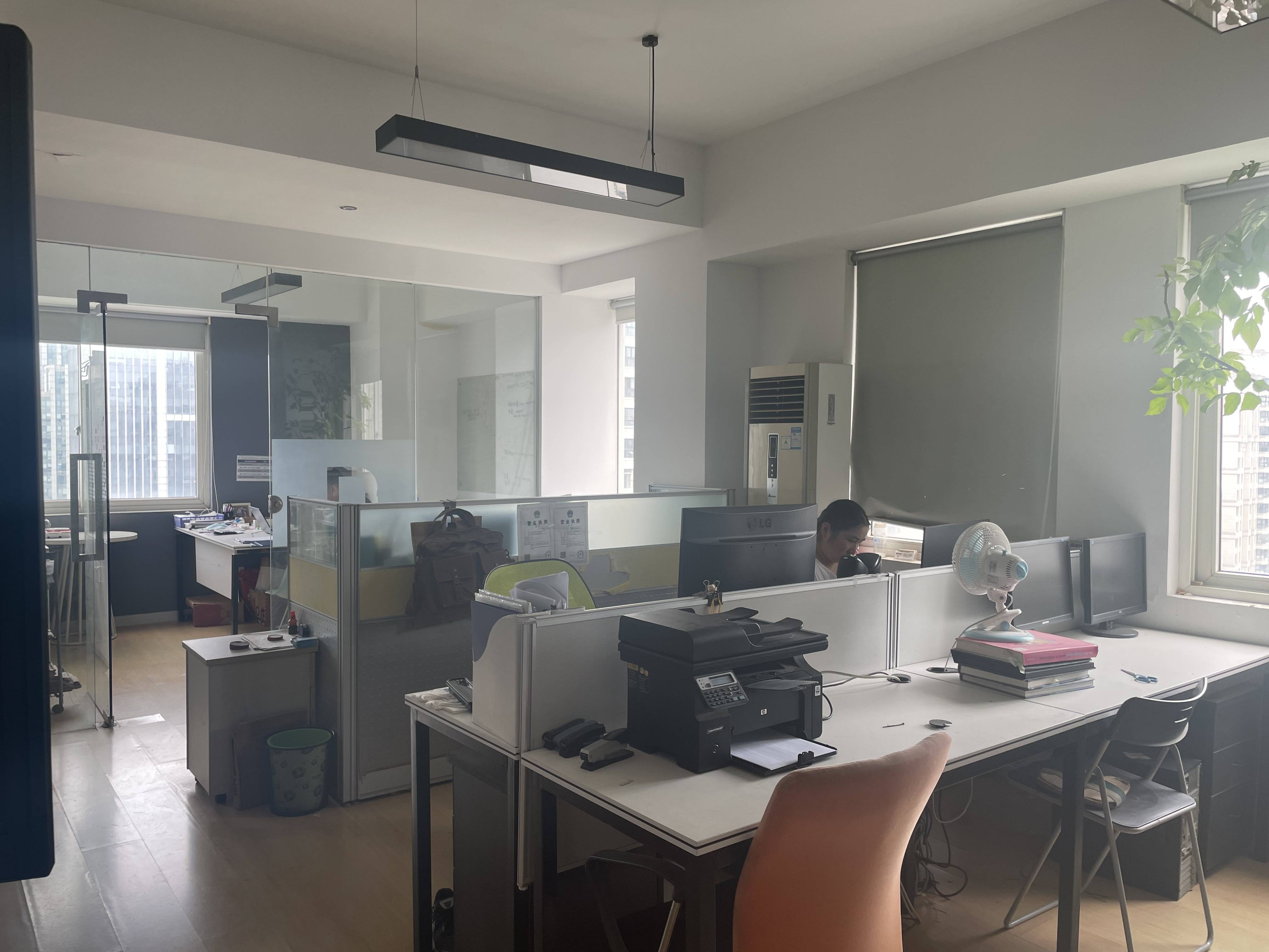 田林环线广场95平米写字楼出租