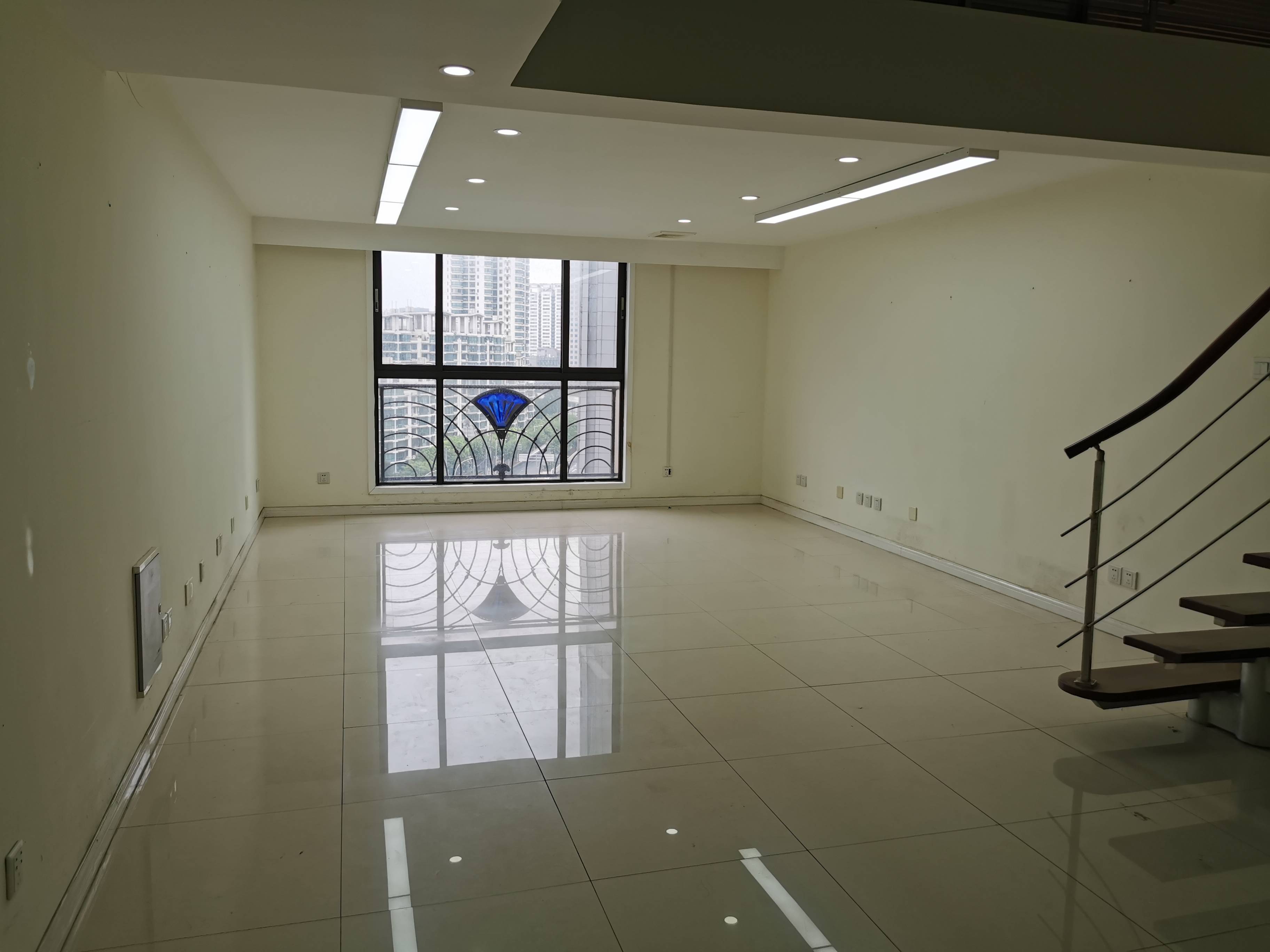 长寿路圣天地商务楼73平米写字楼出租