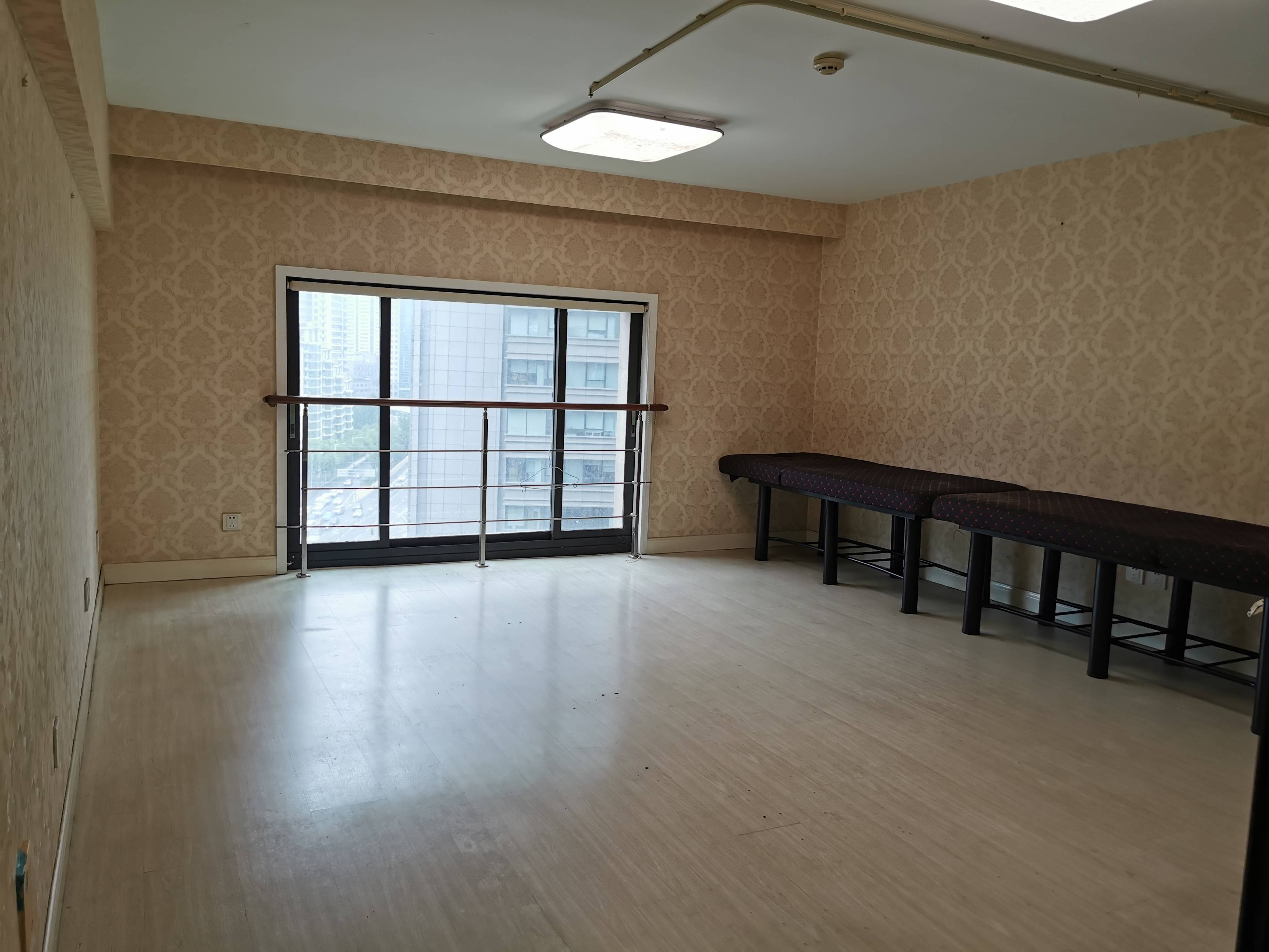 长寿路圣天地商务楼73平米写字楼出租