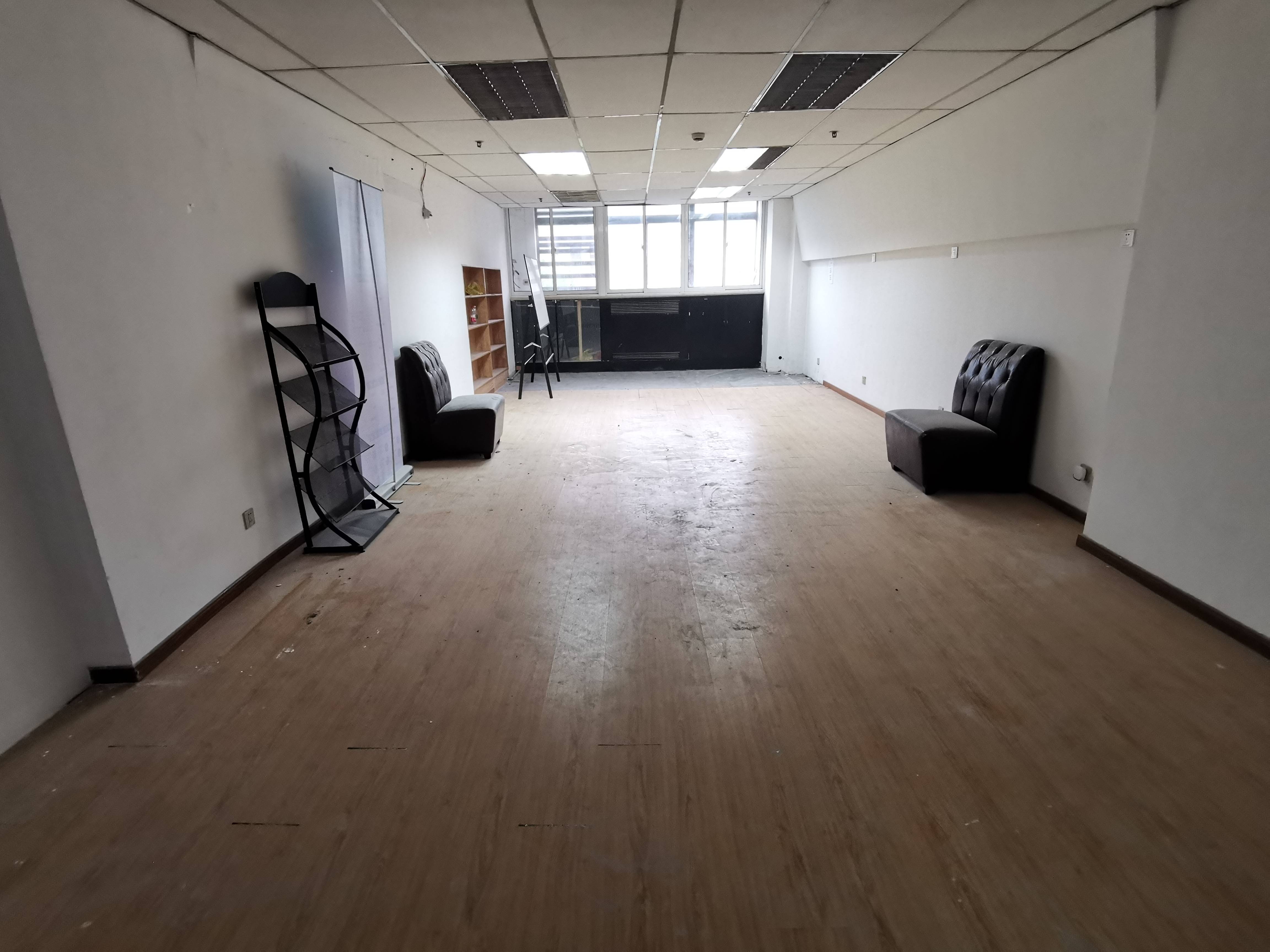 中山公园虹桥世家花园138平米写字楼出租