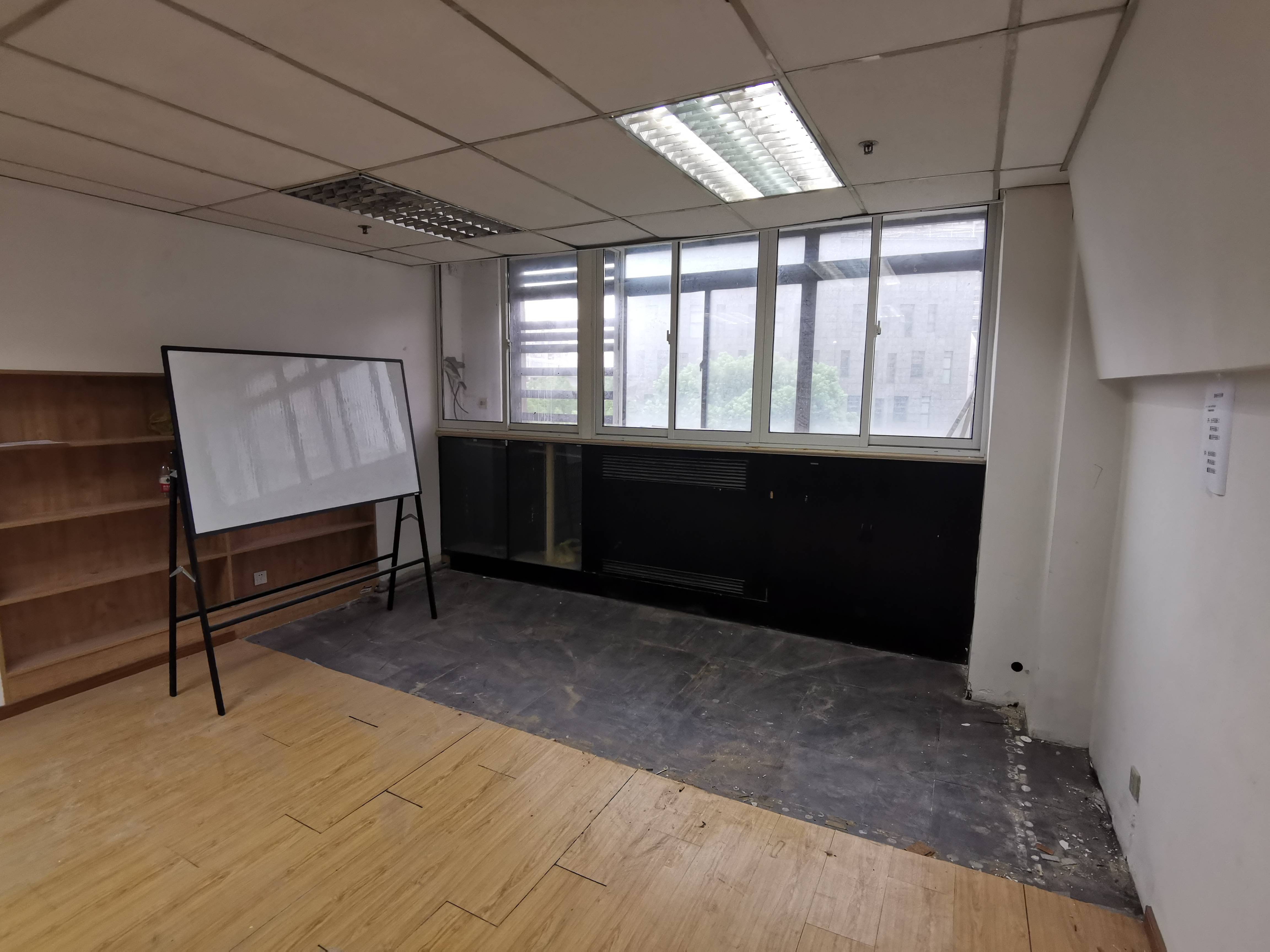 中山公园虹桥世家花园138平米写字楼出租