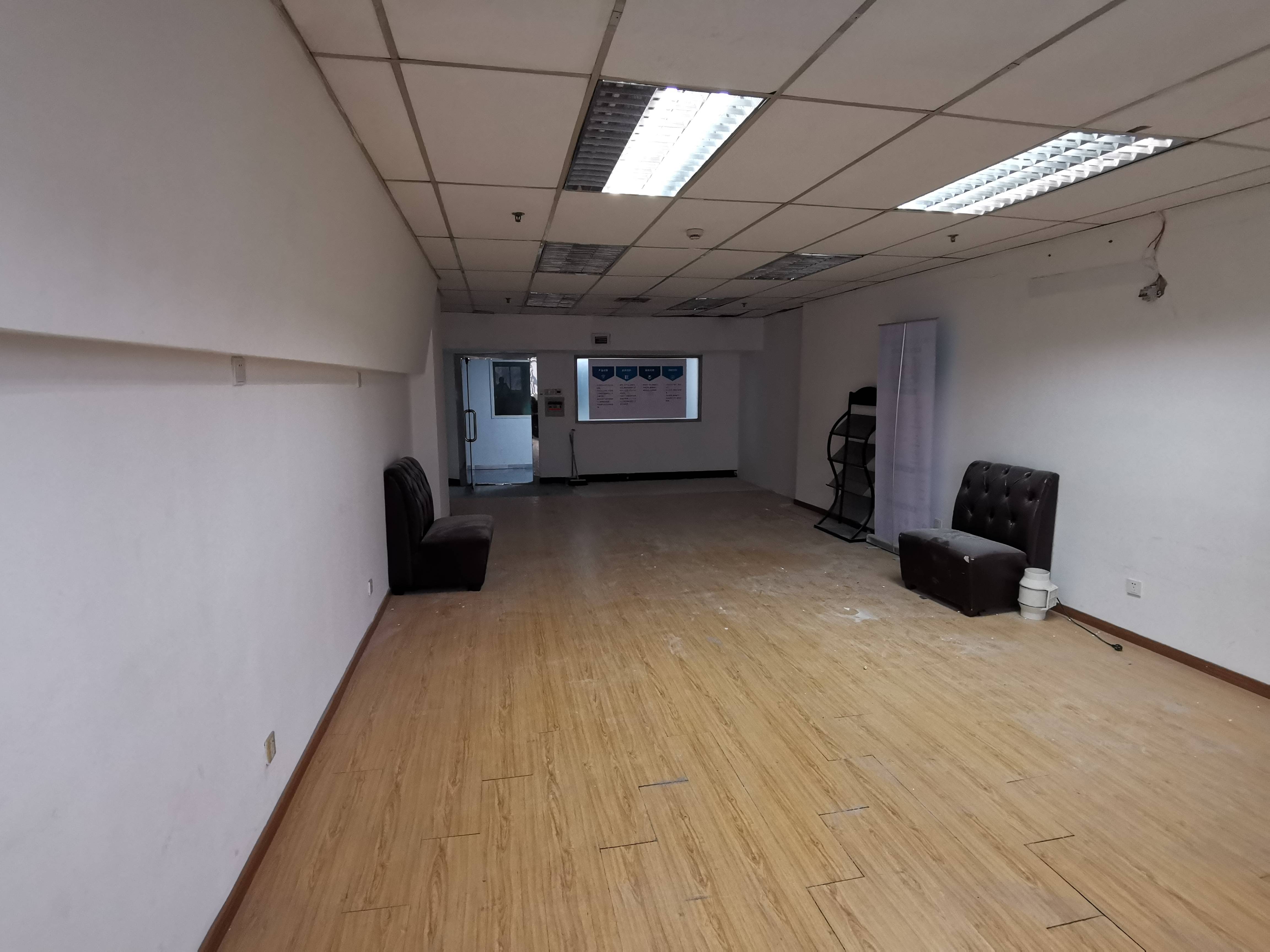 中山公园虹桥世家花园138平米写字楼出租