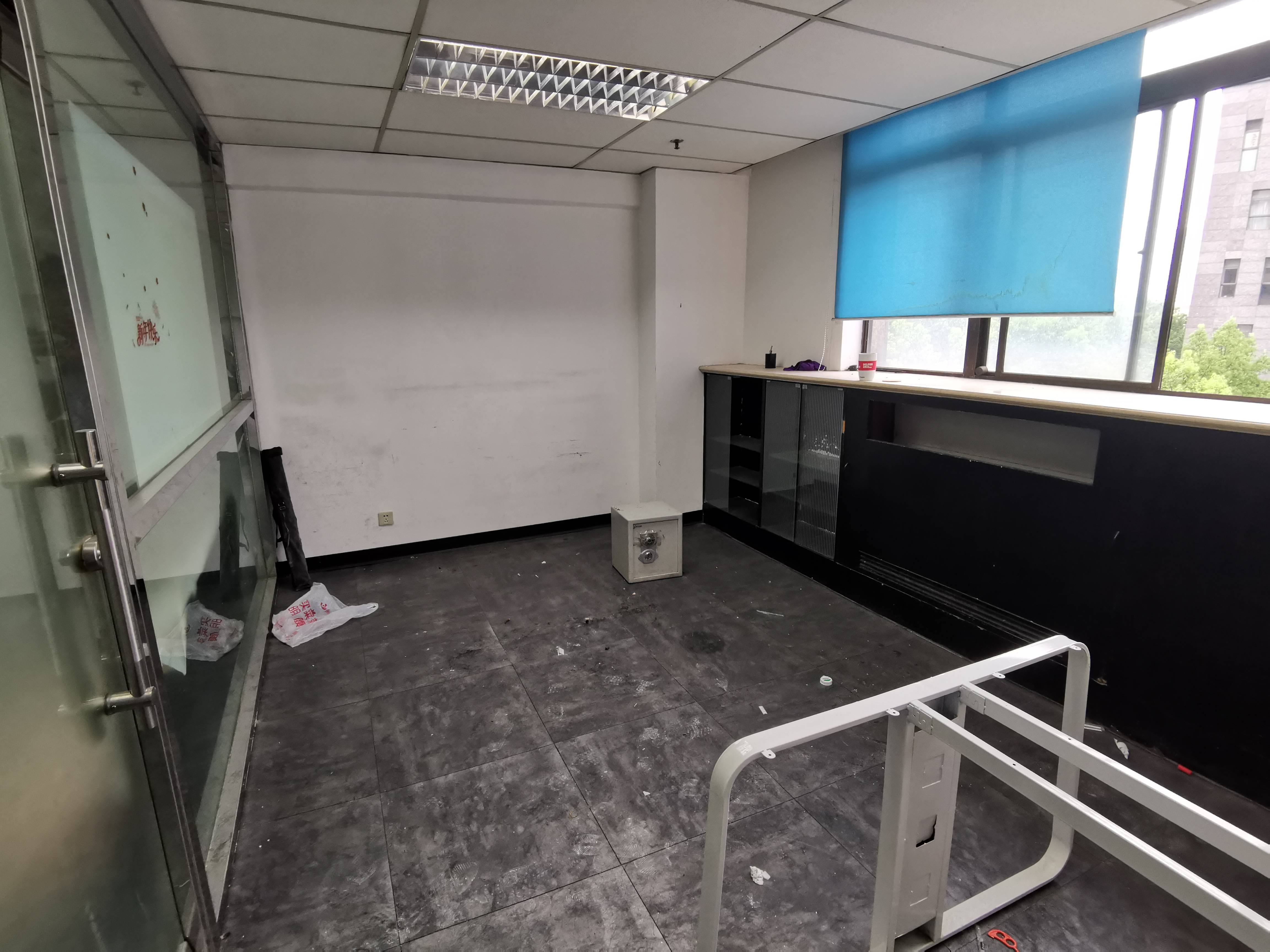 中山公园虹桥世家花园138平米写字楼出租