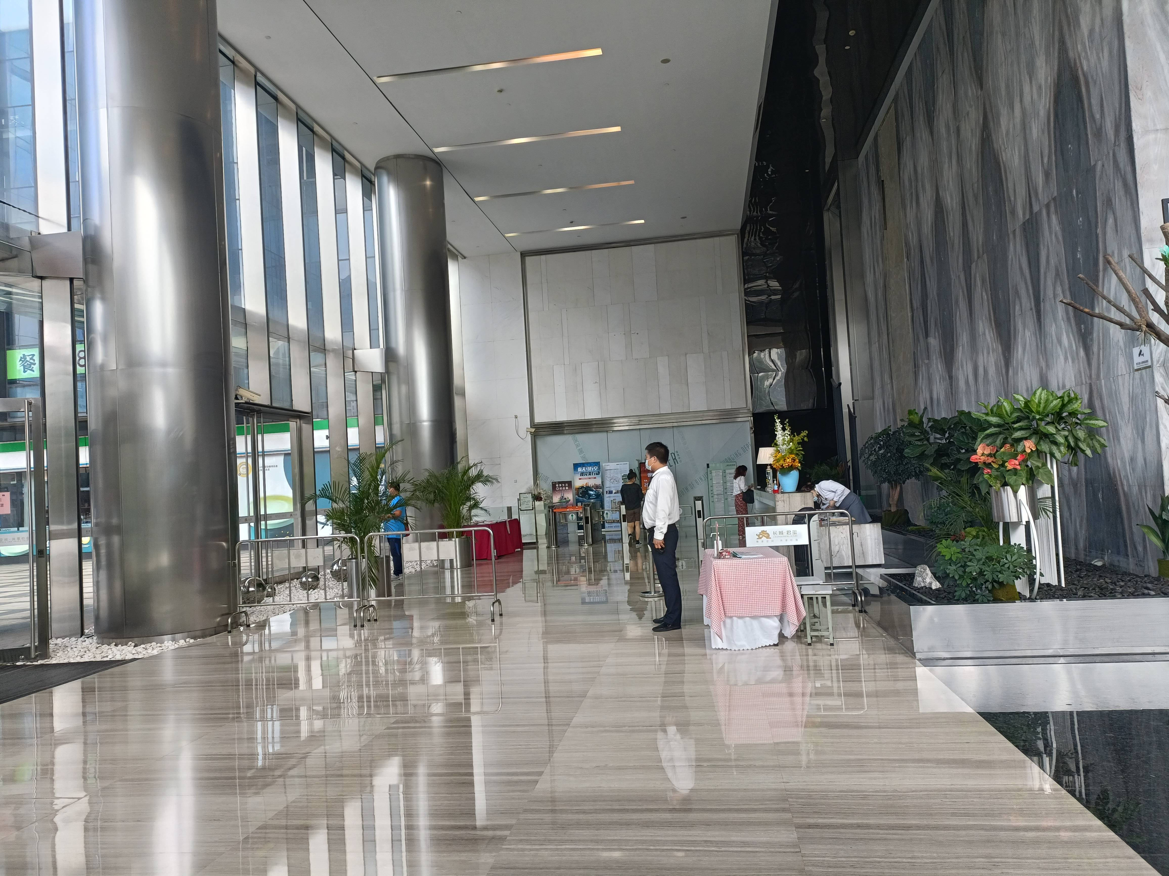 龙华上海绿地中心一期270平米写字楼出租