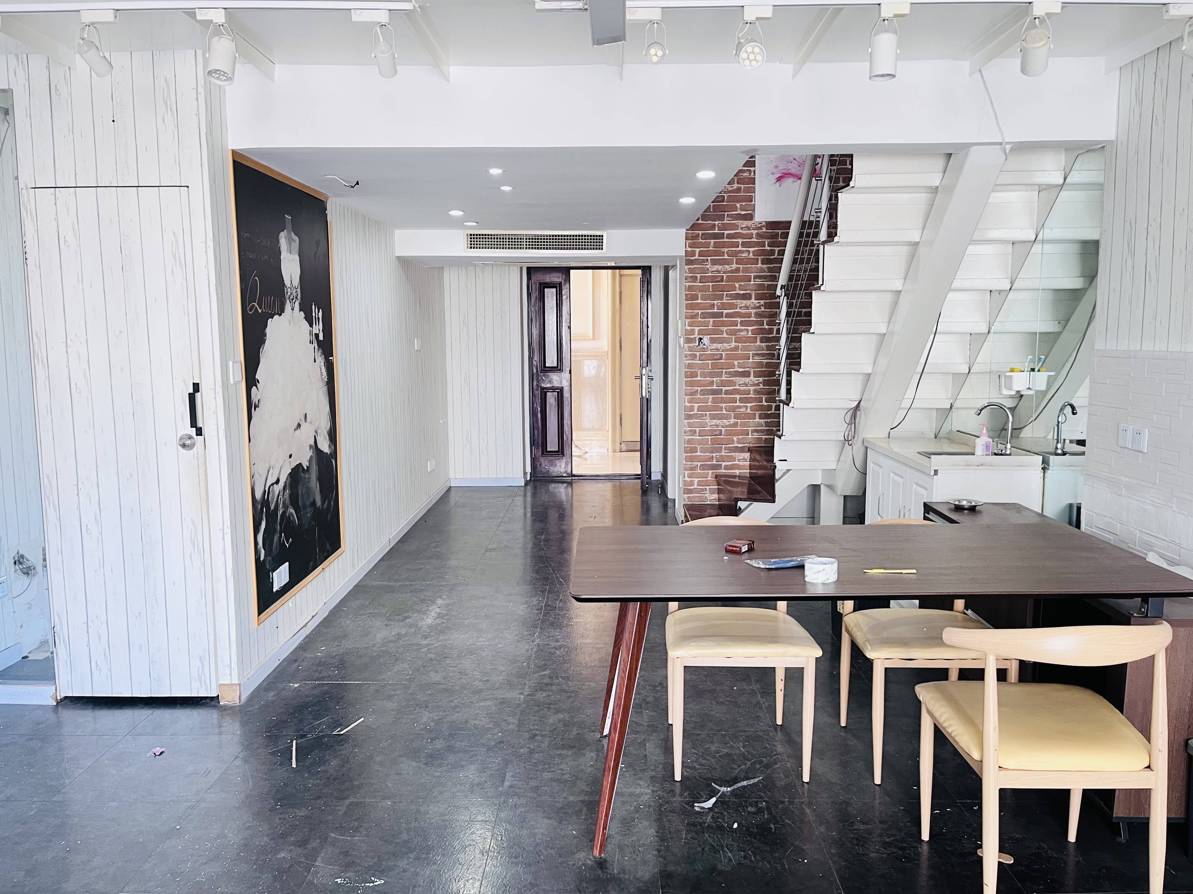 长寿路圣天地商务楼69平米写字楼出租