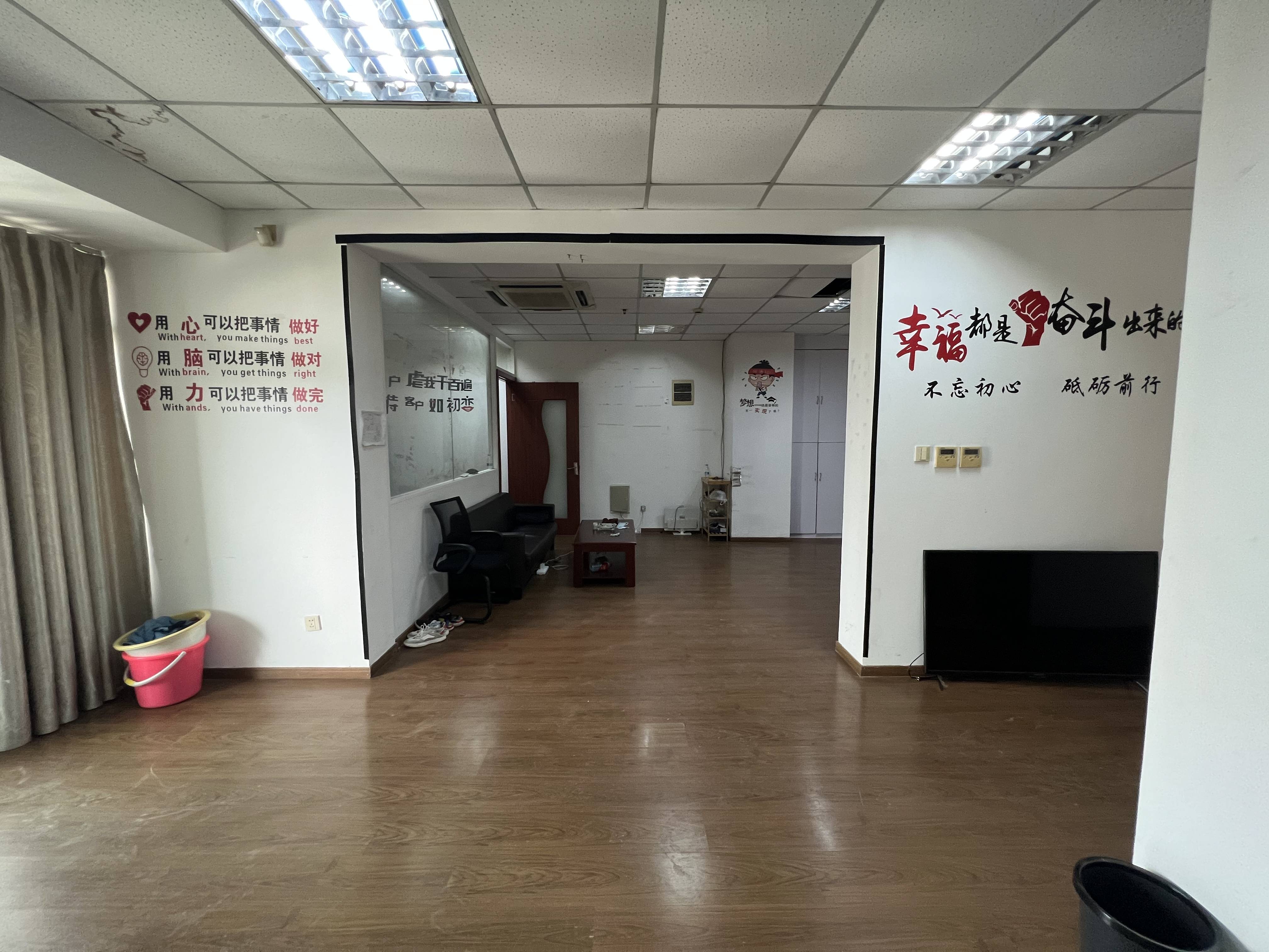 临平路飘鹰世纪大厦88平米写字楼出租