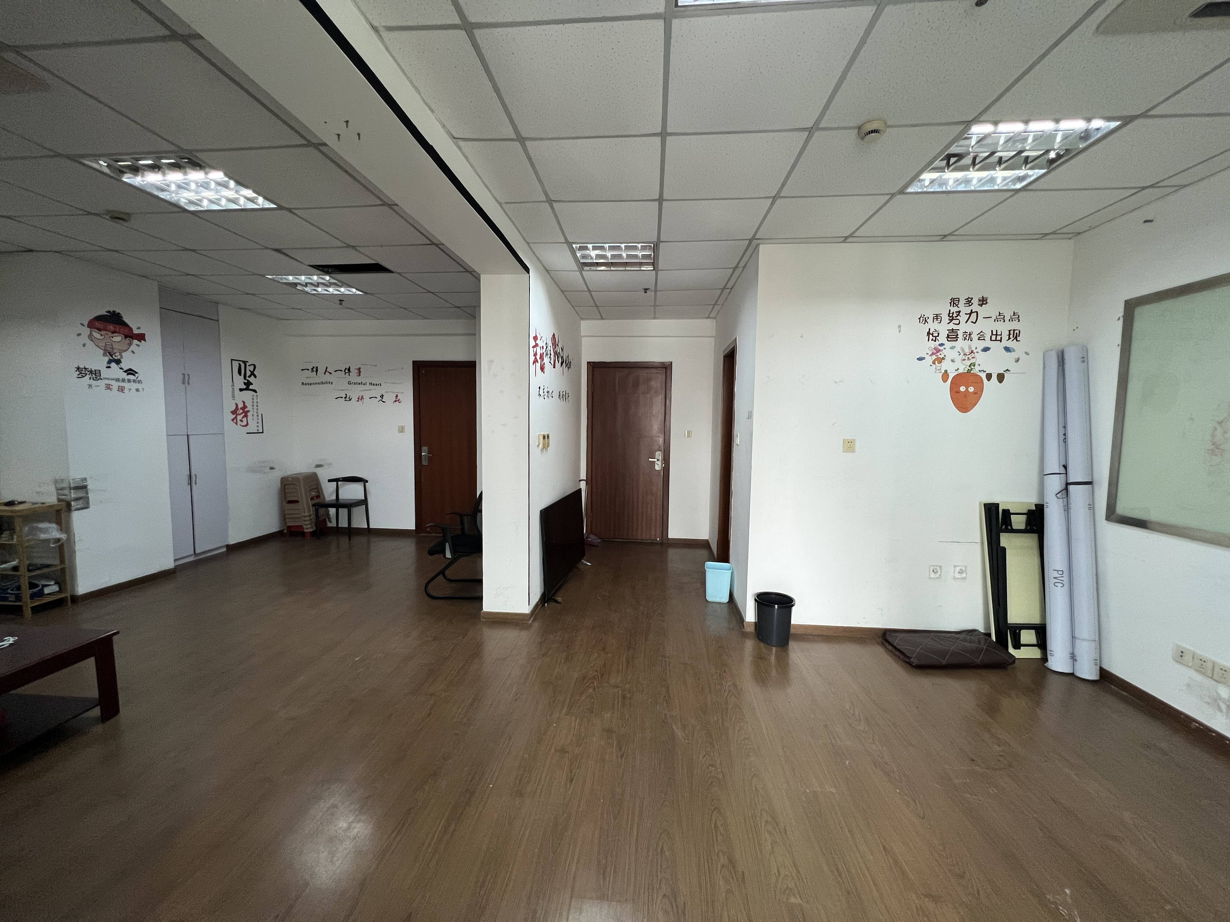 临平路飘鹰世纪大厦88平米写字楼出租