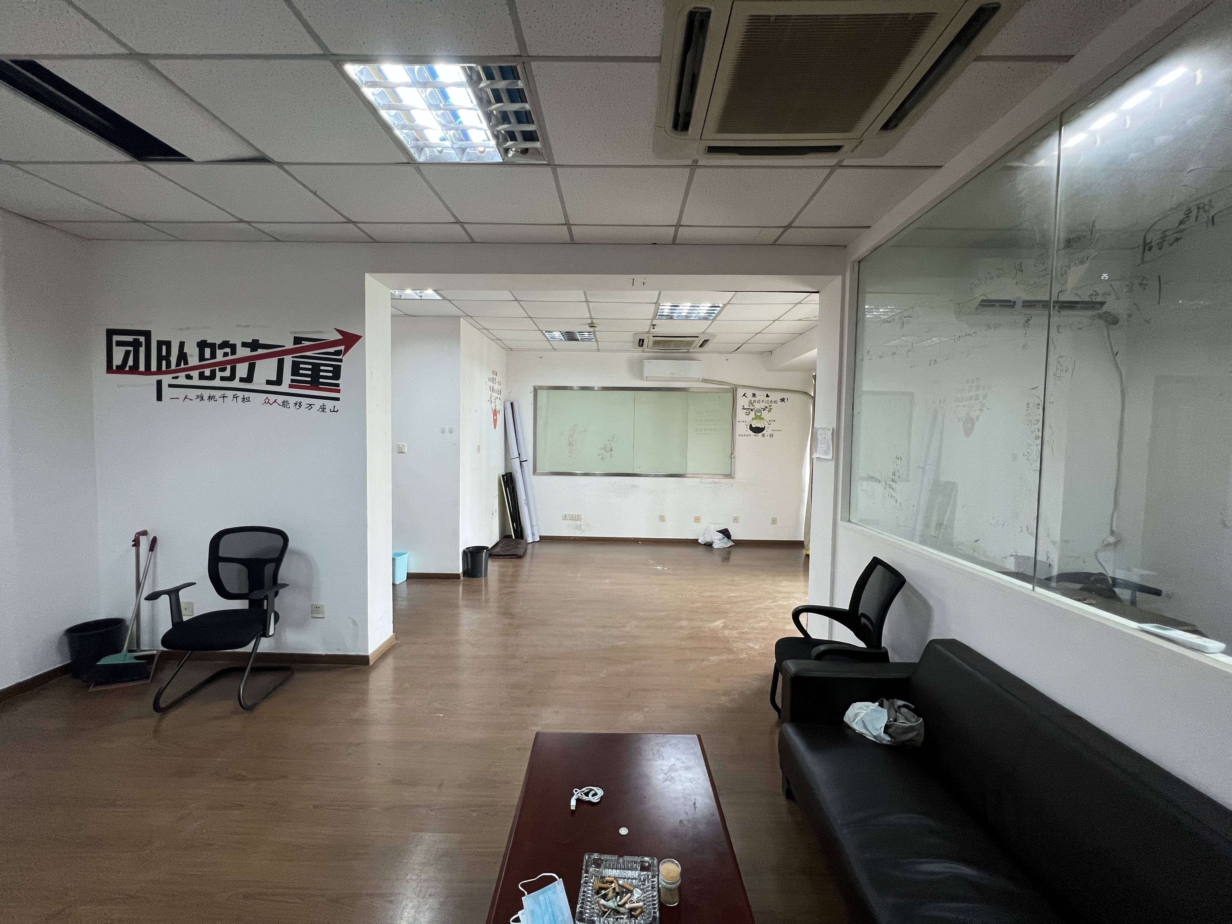 临平路飘鹰世纪大厦88平米写字楼出租