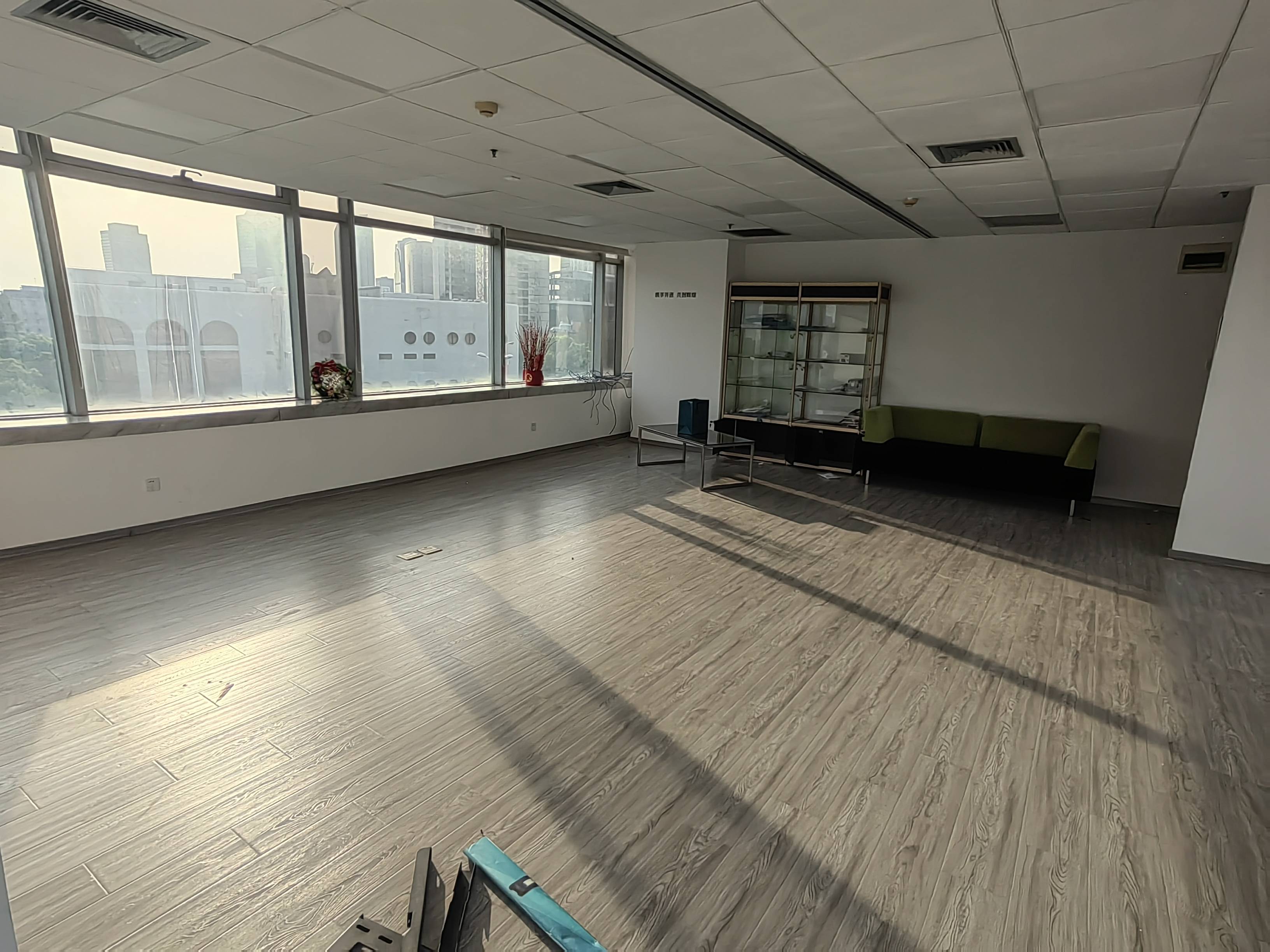 虹桥虹桥银城109平米写字楼出租