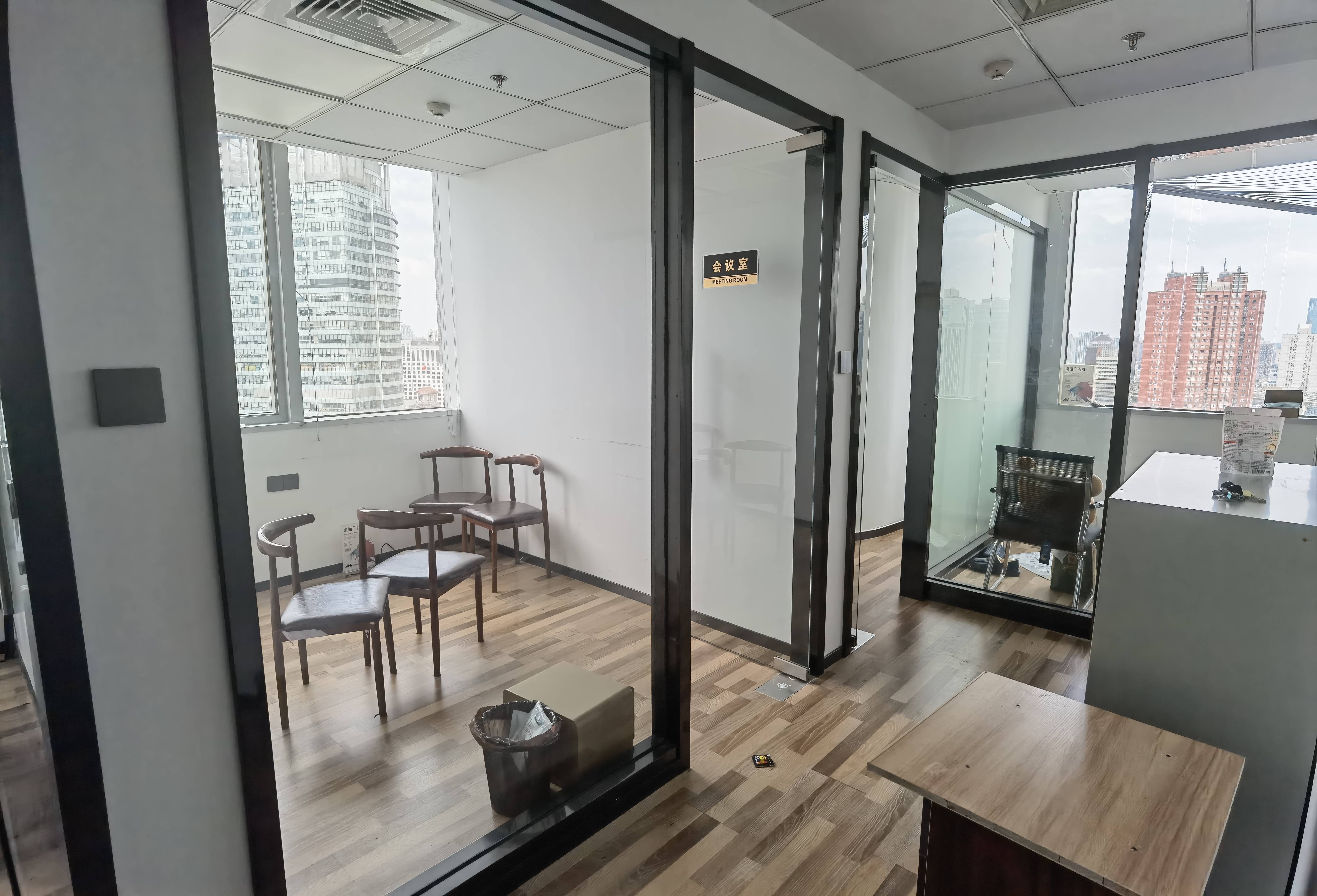 人民广场峻岭广场123平米写字楼出租