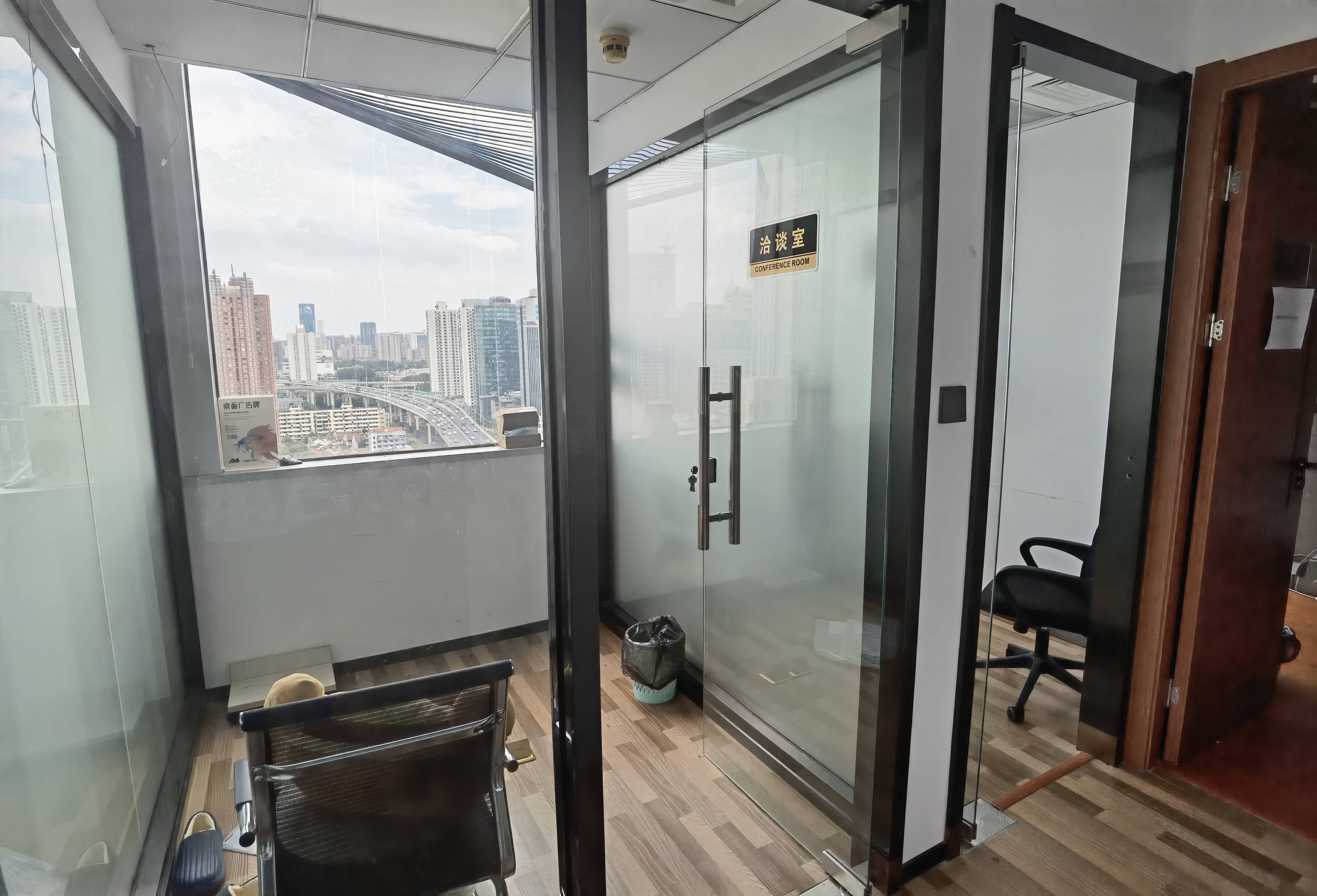 人民广场峻岭广场123平米写字楼出租